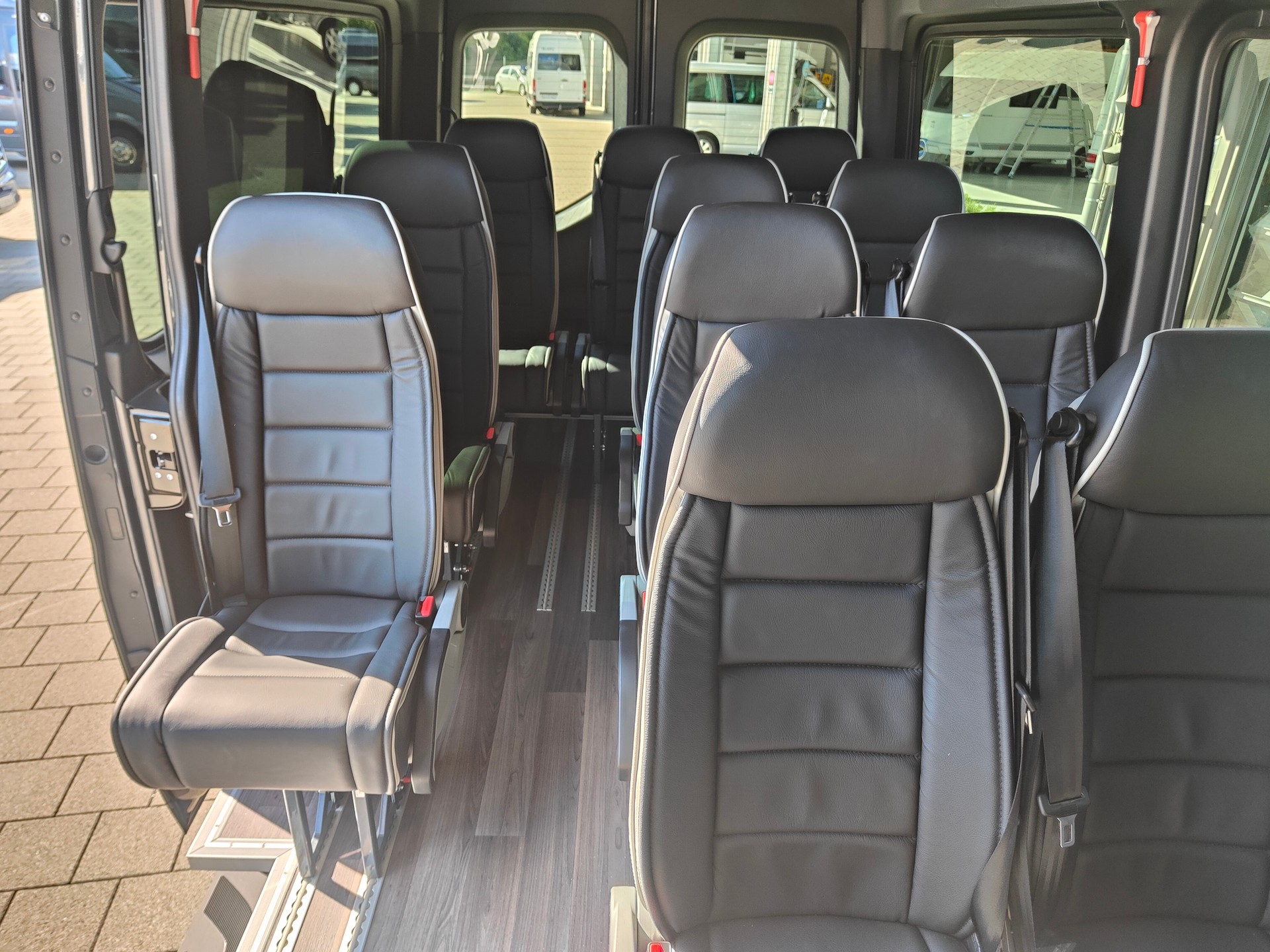 MERCEDES-BENZ 317 VIP-Kleinbus 13 Plätzer-image-5