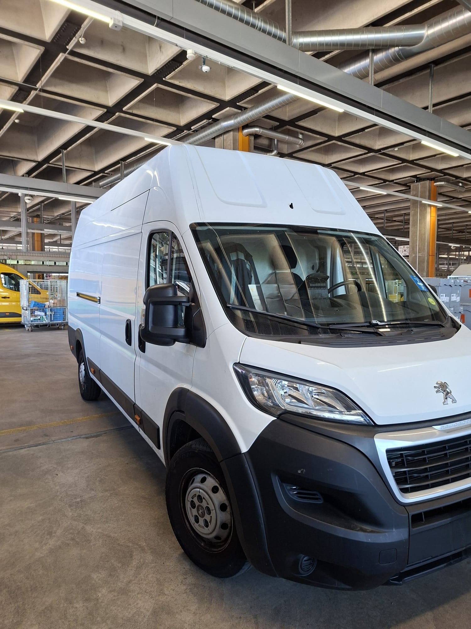 PEUGEOT Boxer 2.2 HDI 435 Premium L4H3-image-4