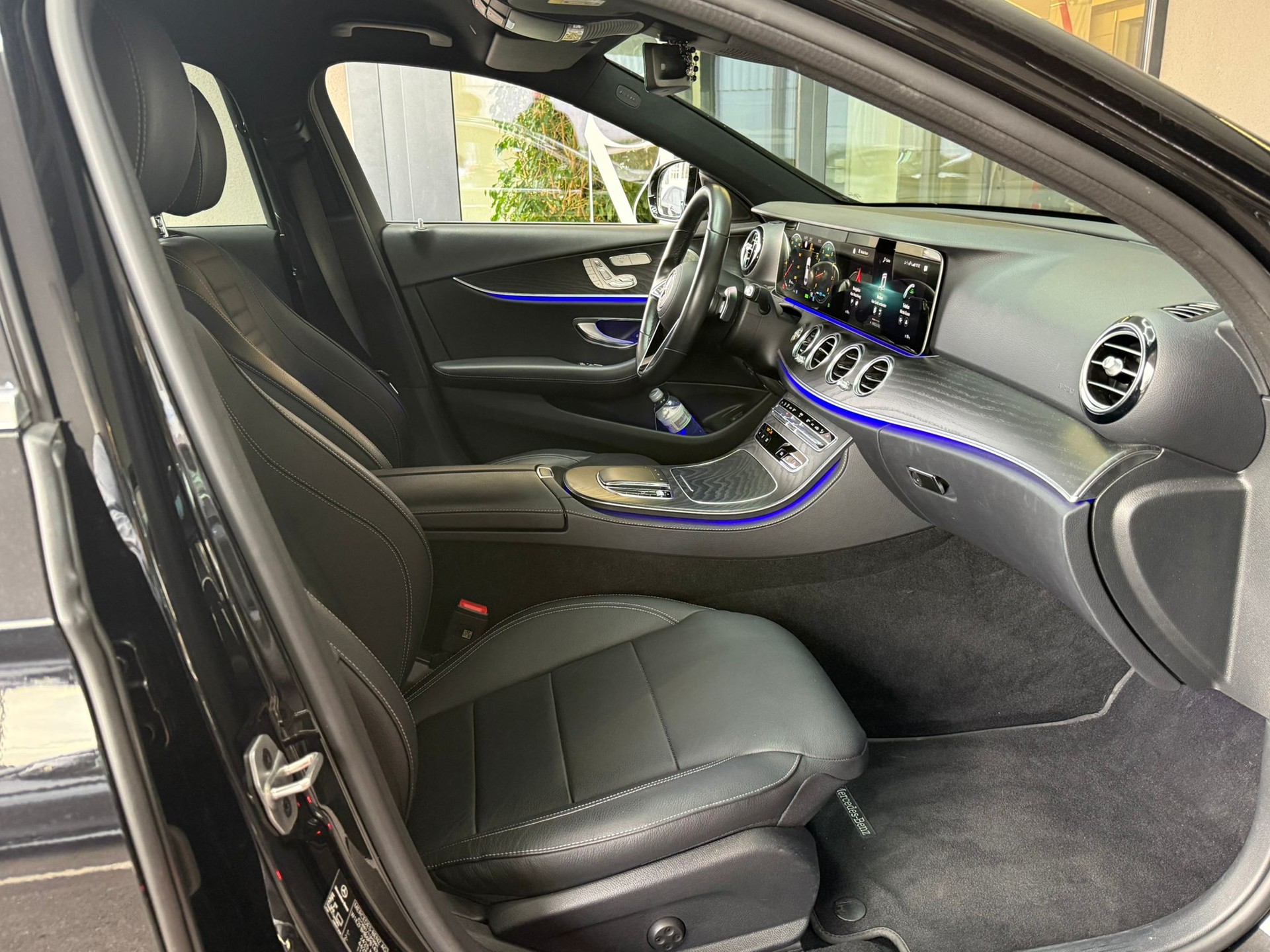 MERCEDES-BENZ E 200 4Matic AMG Line 9G-Tronic-image-13