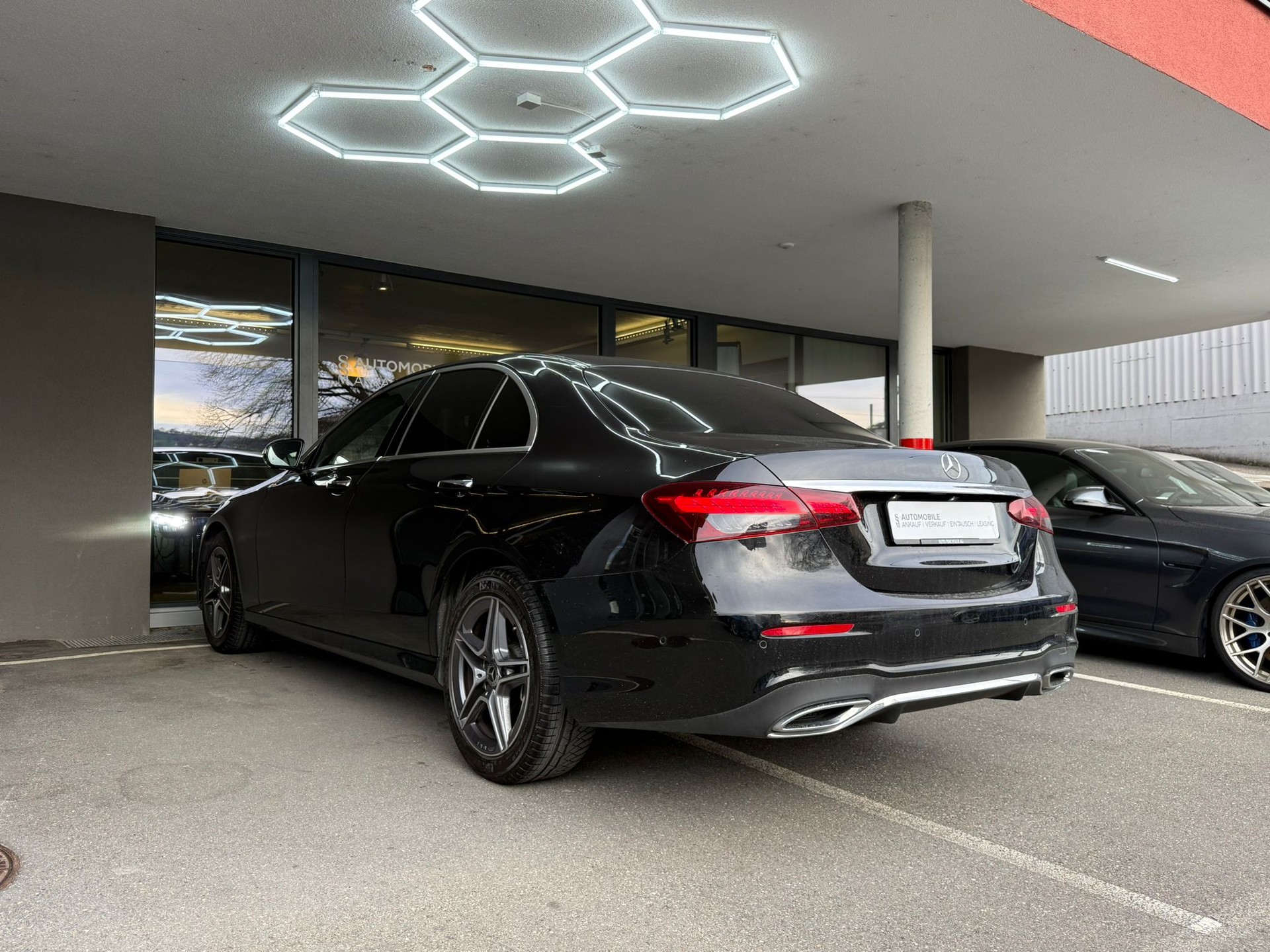 MERCEDES-BENZ E 200 4Matic AMG Line 9G-Tronic-image-4