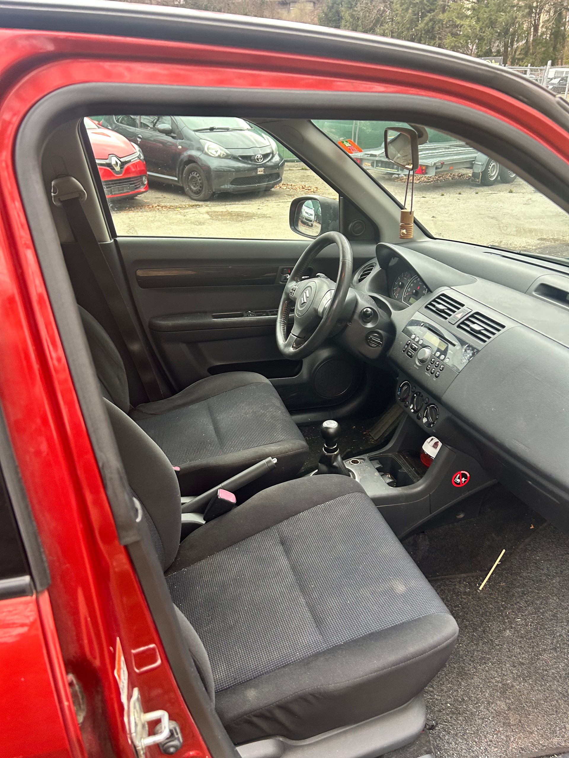 SUZUKI Swift 1.3i 16V GL Top 4x4-image-6