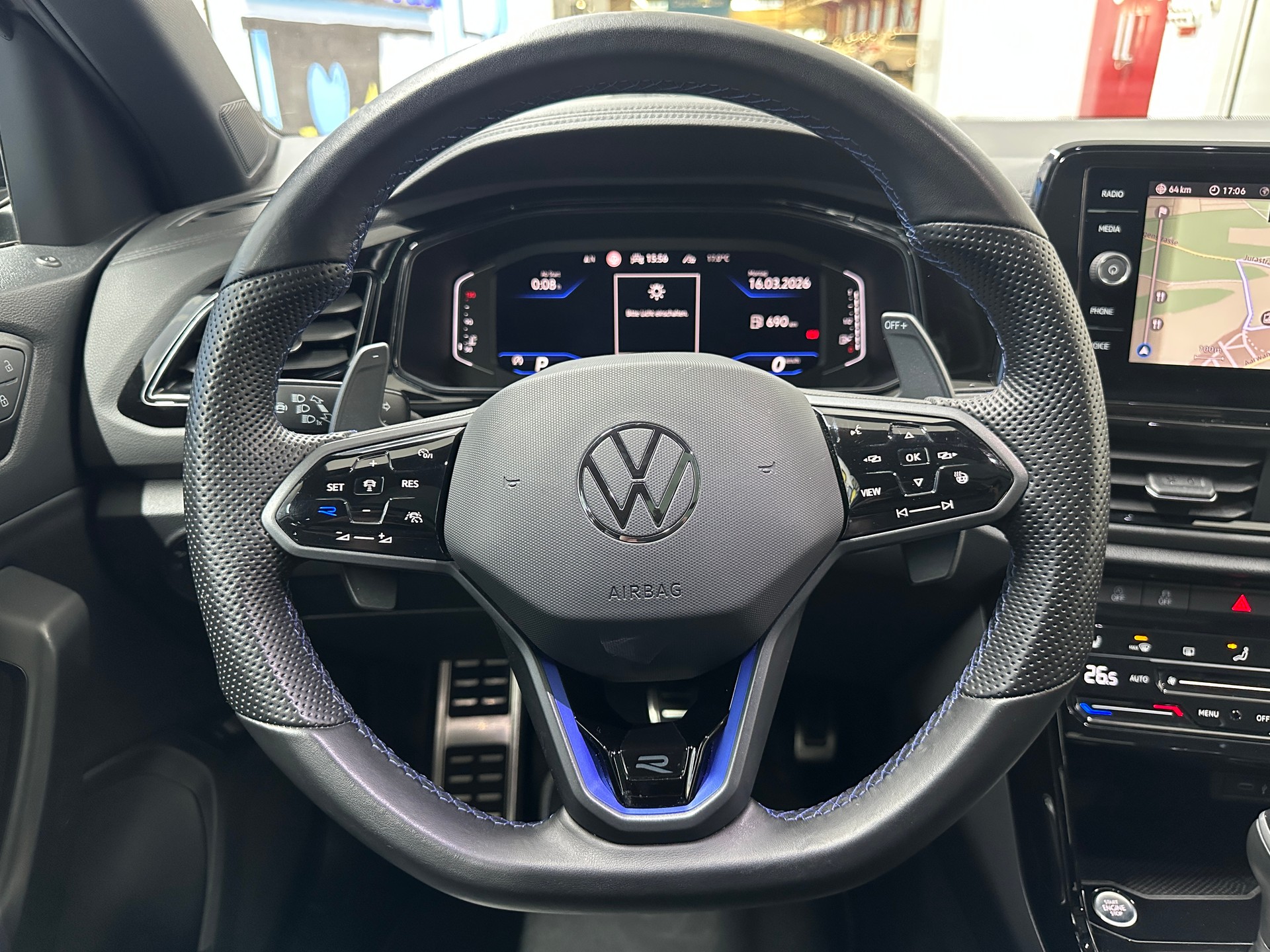 VW T-Roc 2.0 TSI R DSG 4Motion-image-10