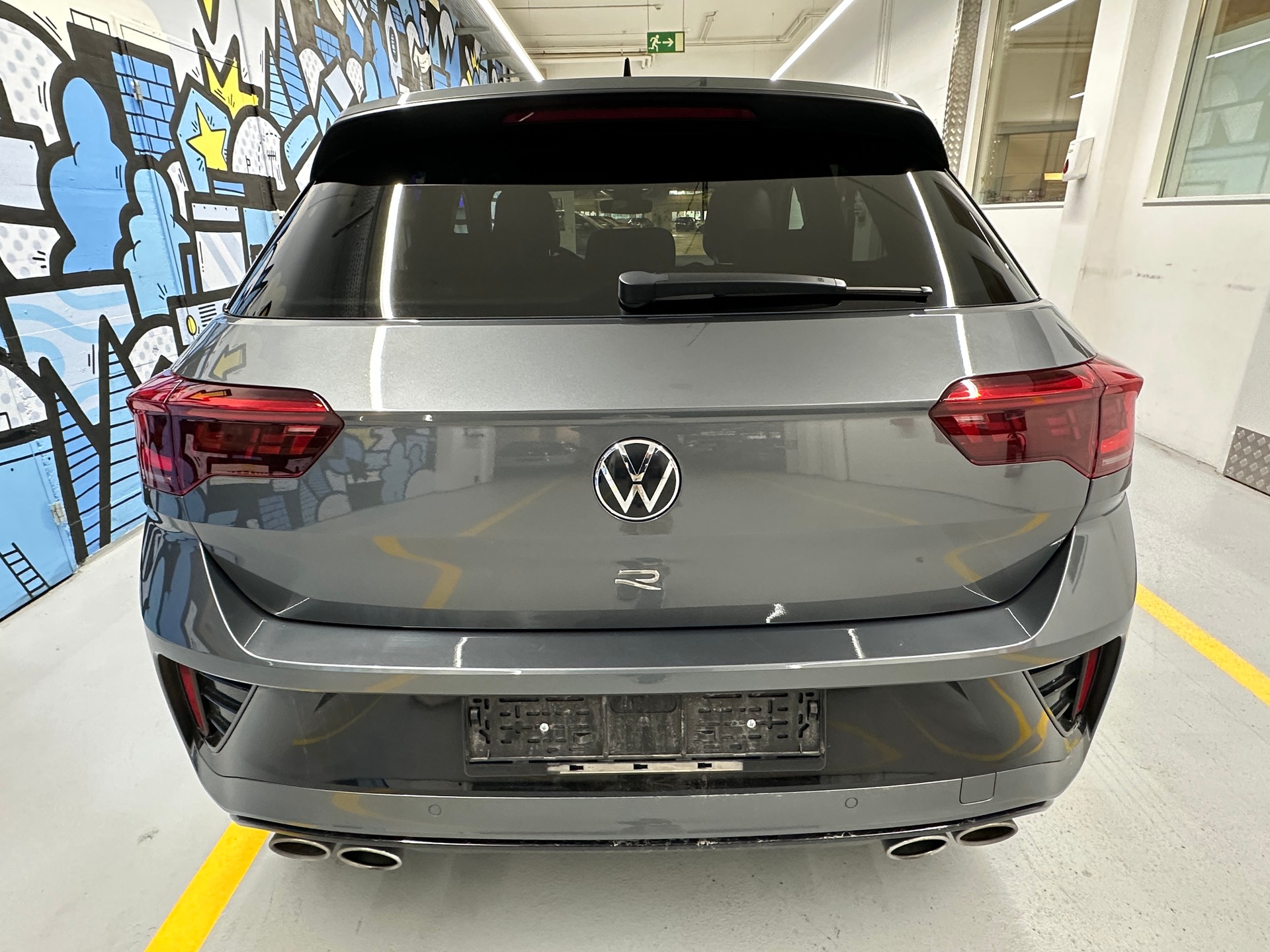 VW T-Roc 2.0 TSI R DSG 4Motion-image-4