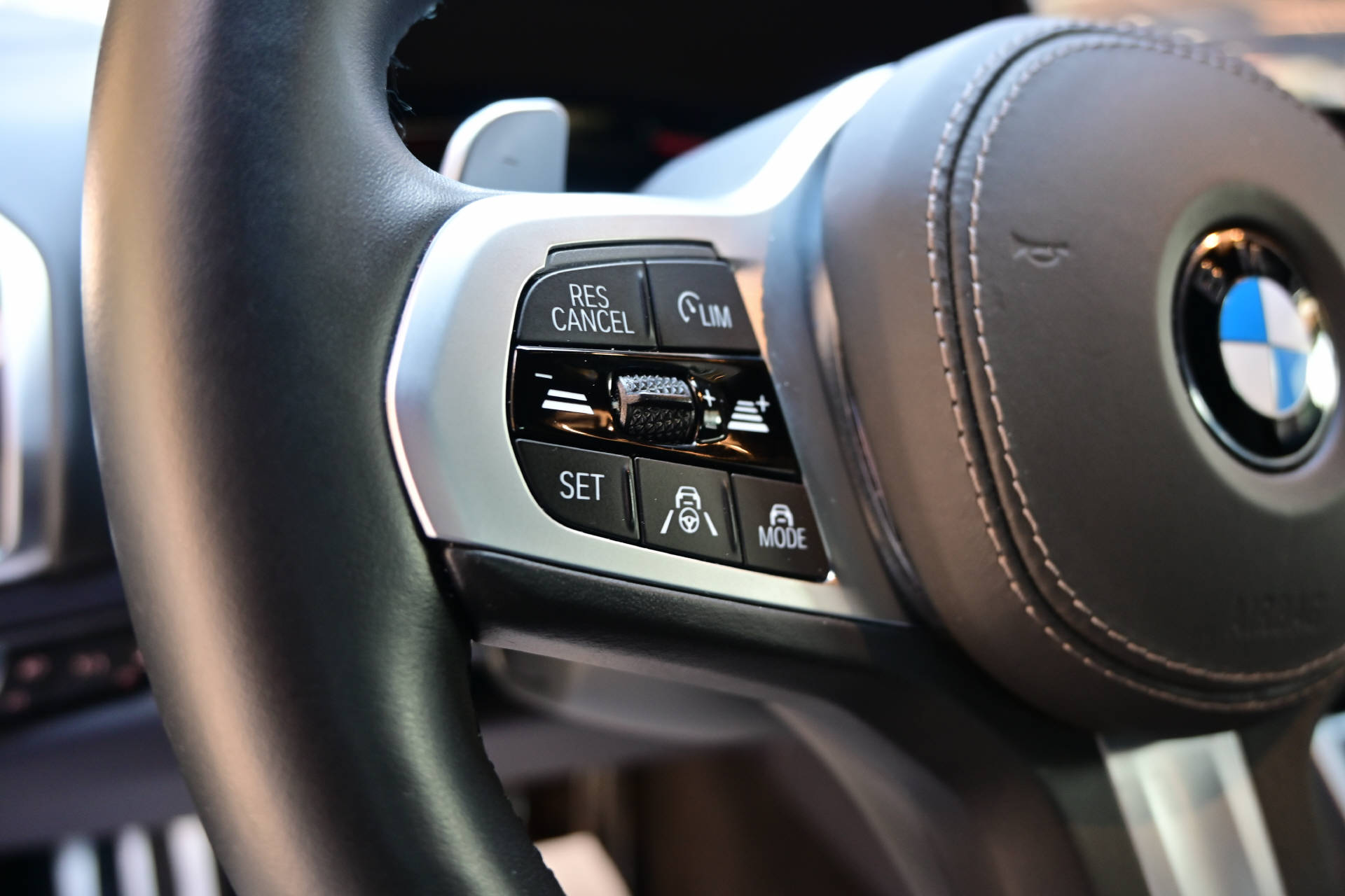 BMW M850i xDrive Coupé-image-11