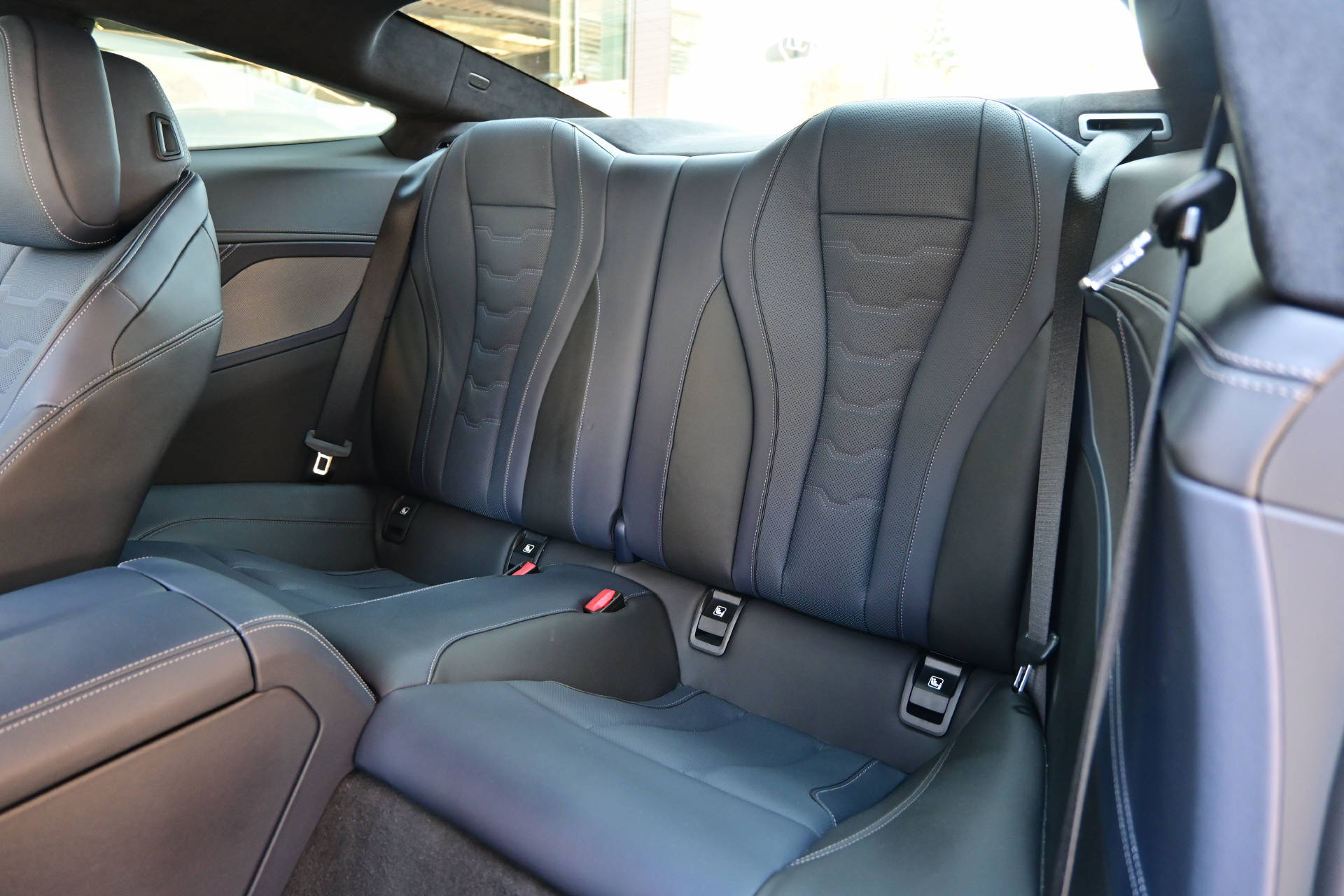 BMW M850i xDrive Coupé-image-13