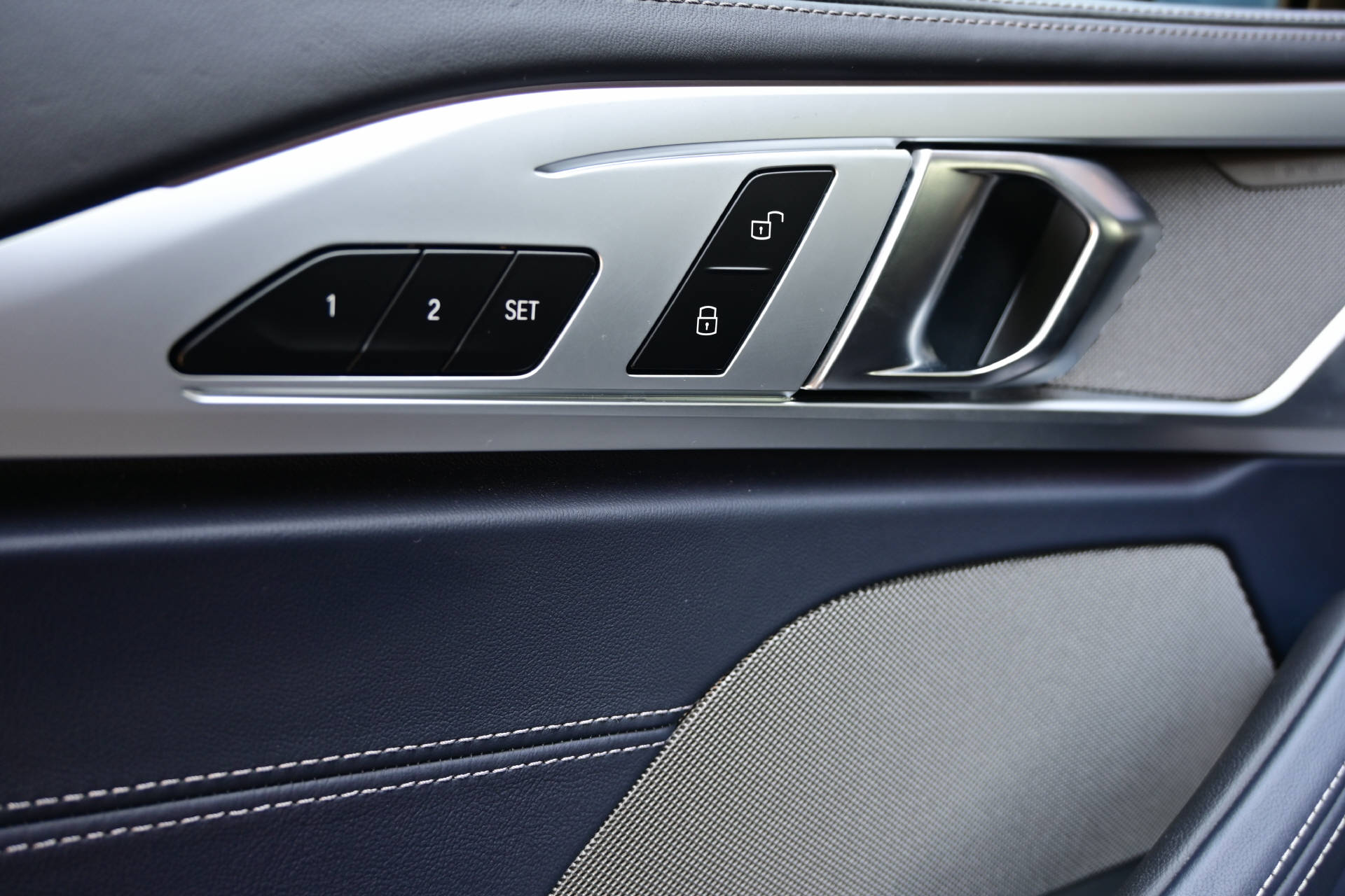 BMW M850i xDrive Coupé-image-23