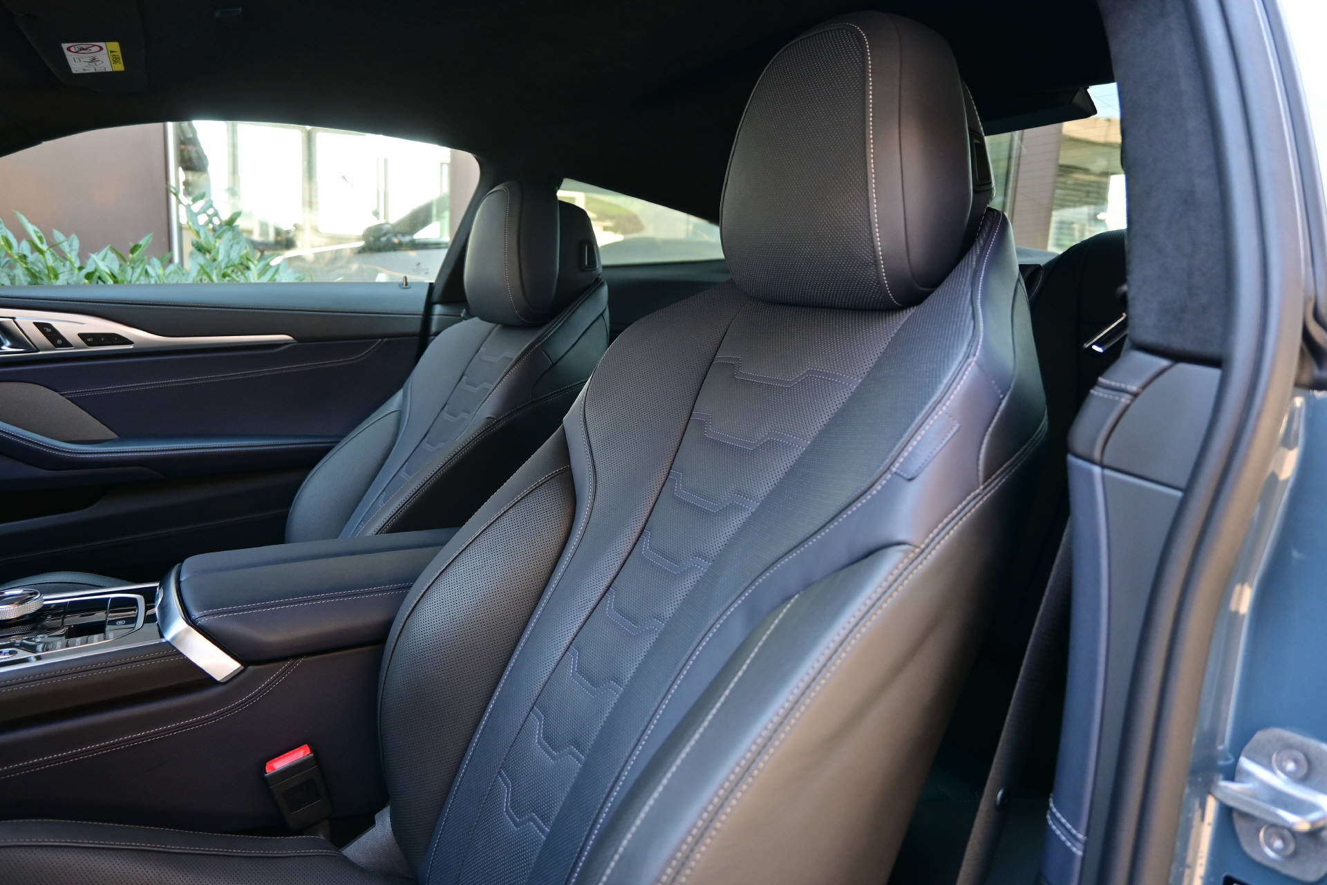 BMW M850i xDrive Coupé-image-12