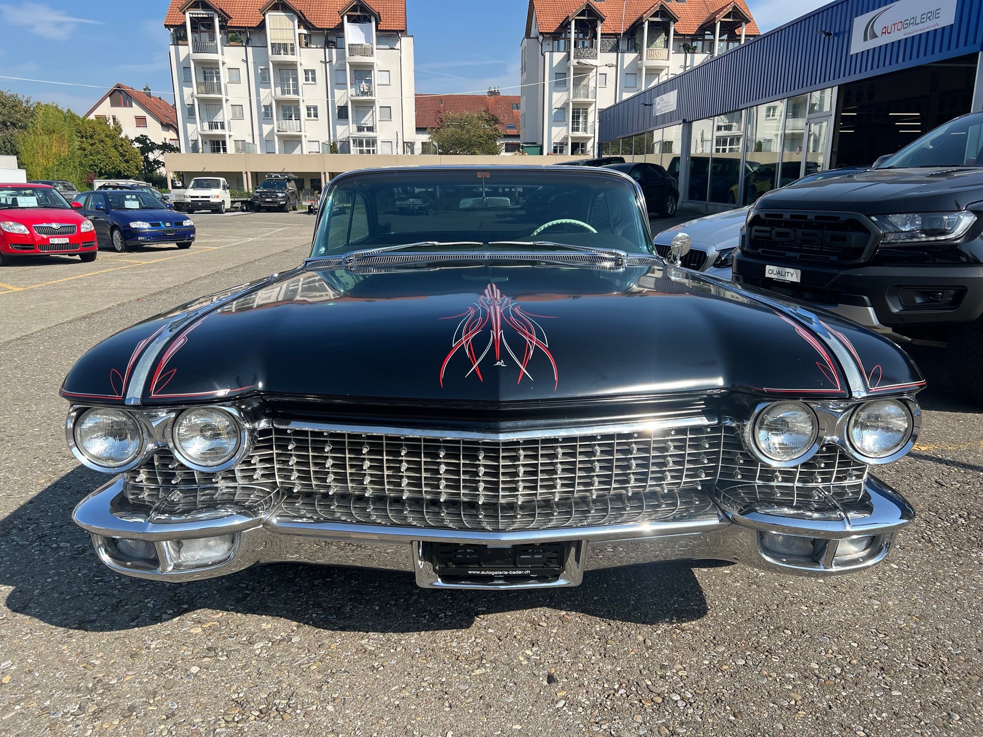 CADILLAC DEVILLE-showroom-element-1