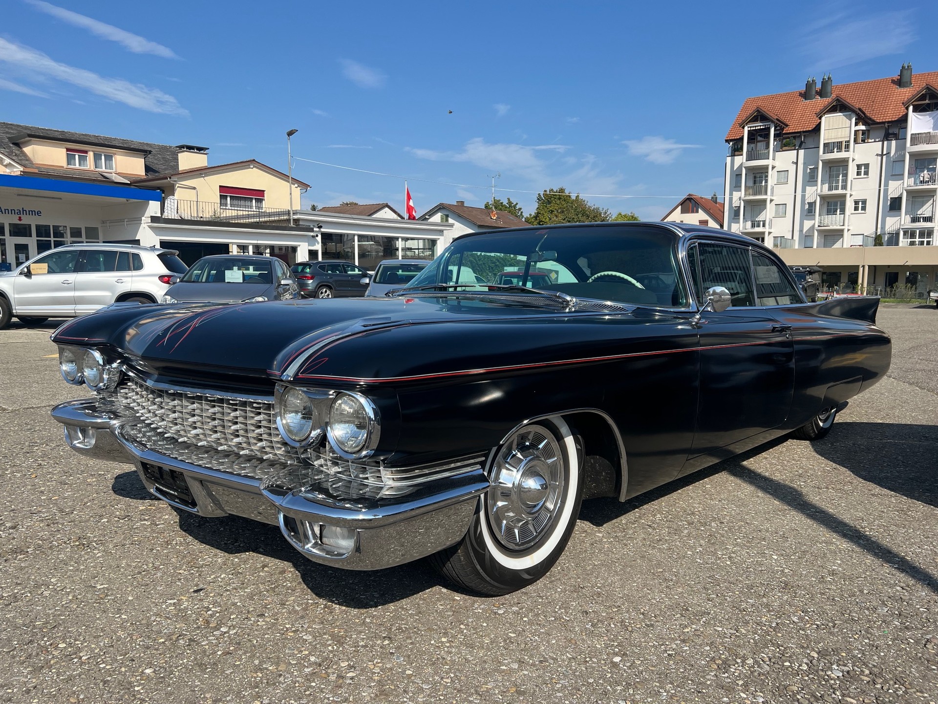 CADILLAC DEVILLE-showroom-element-2