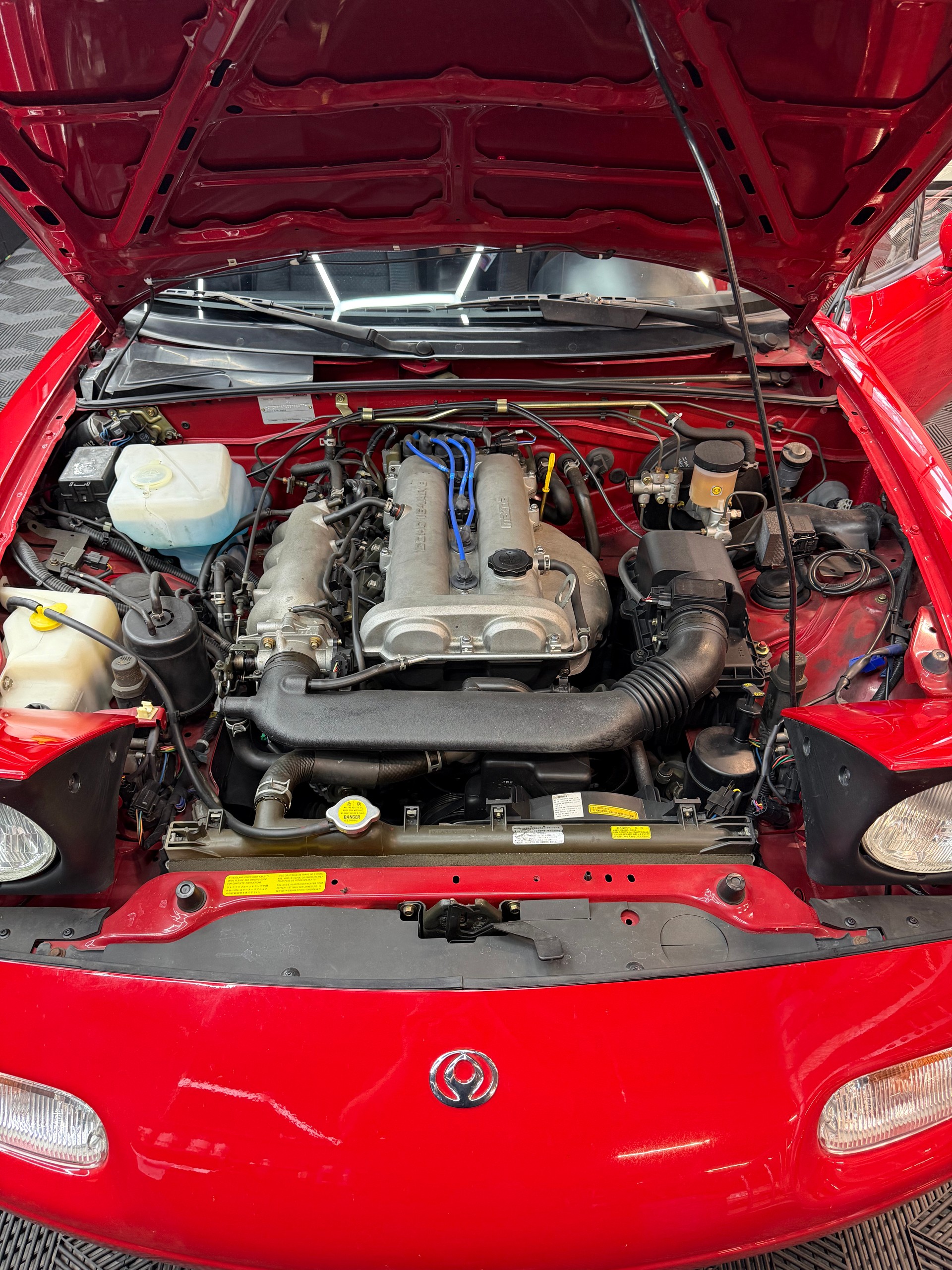 MAZDA MX-5 1.8i-16-image-9