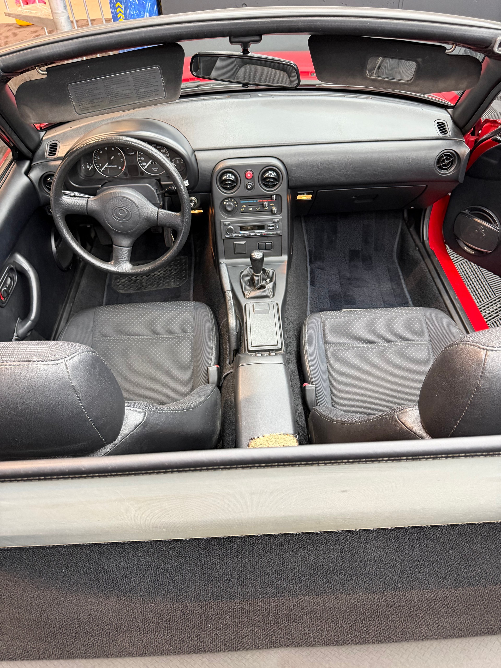 MAZDA MX-5 1.8i-16-image-8