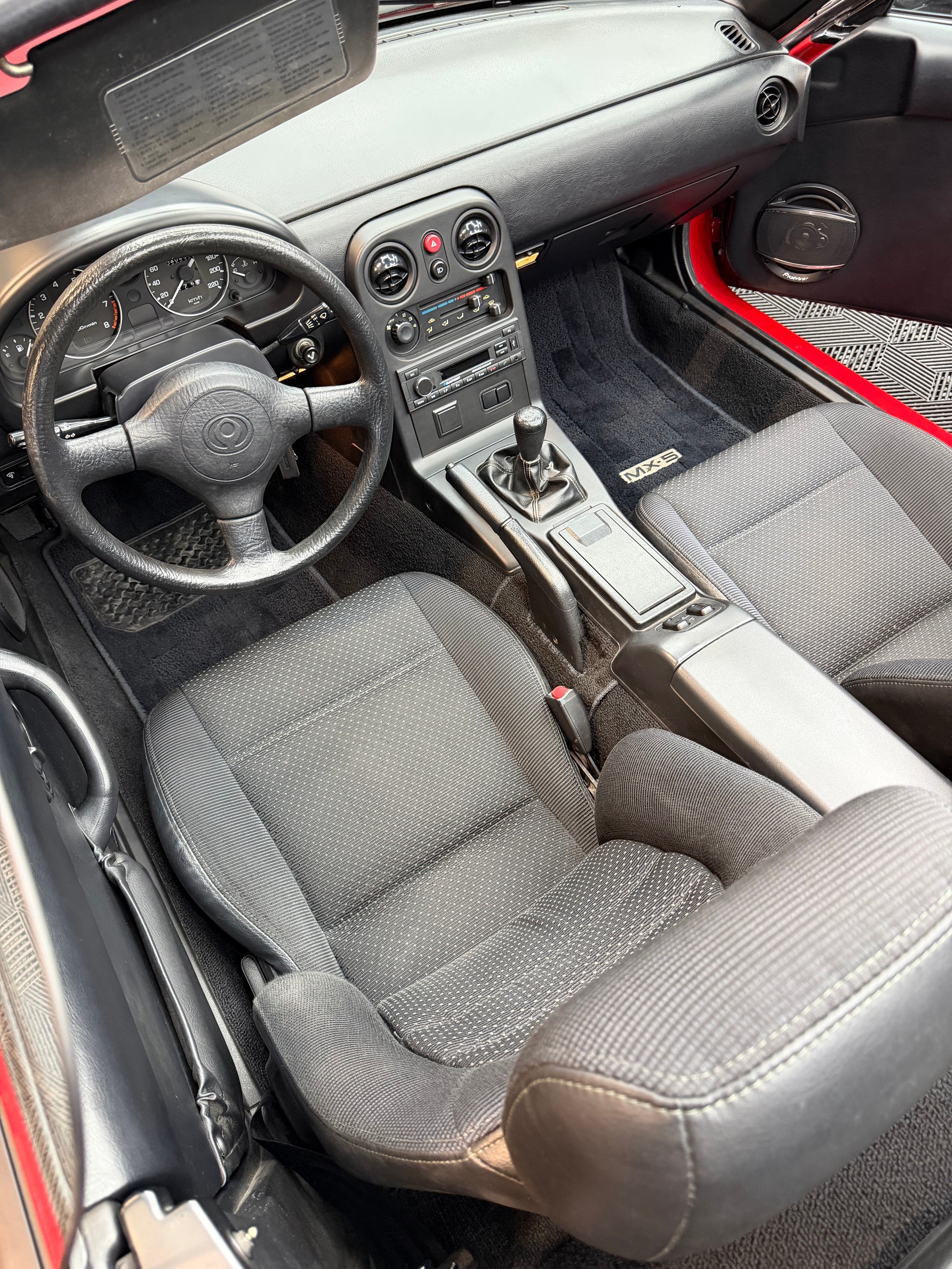 MAZDA MX-5 1.8i-16-image-6