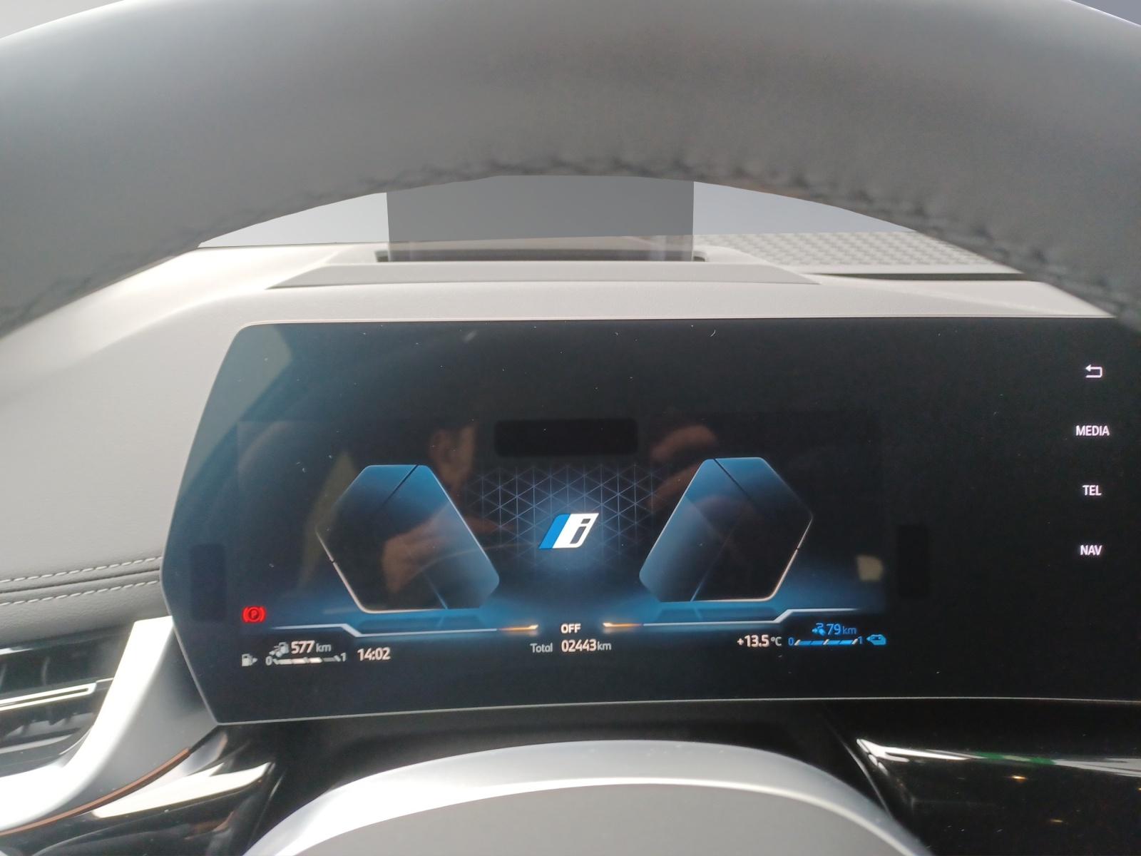 BMW 230e xDrive paddles Active Tourer-image-5