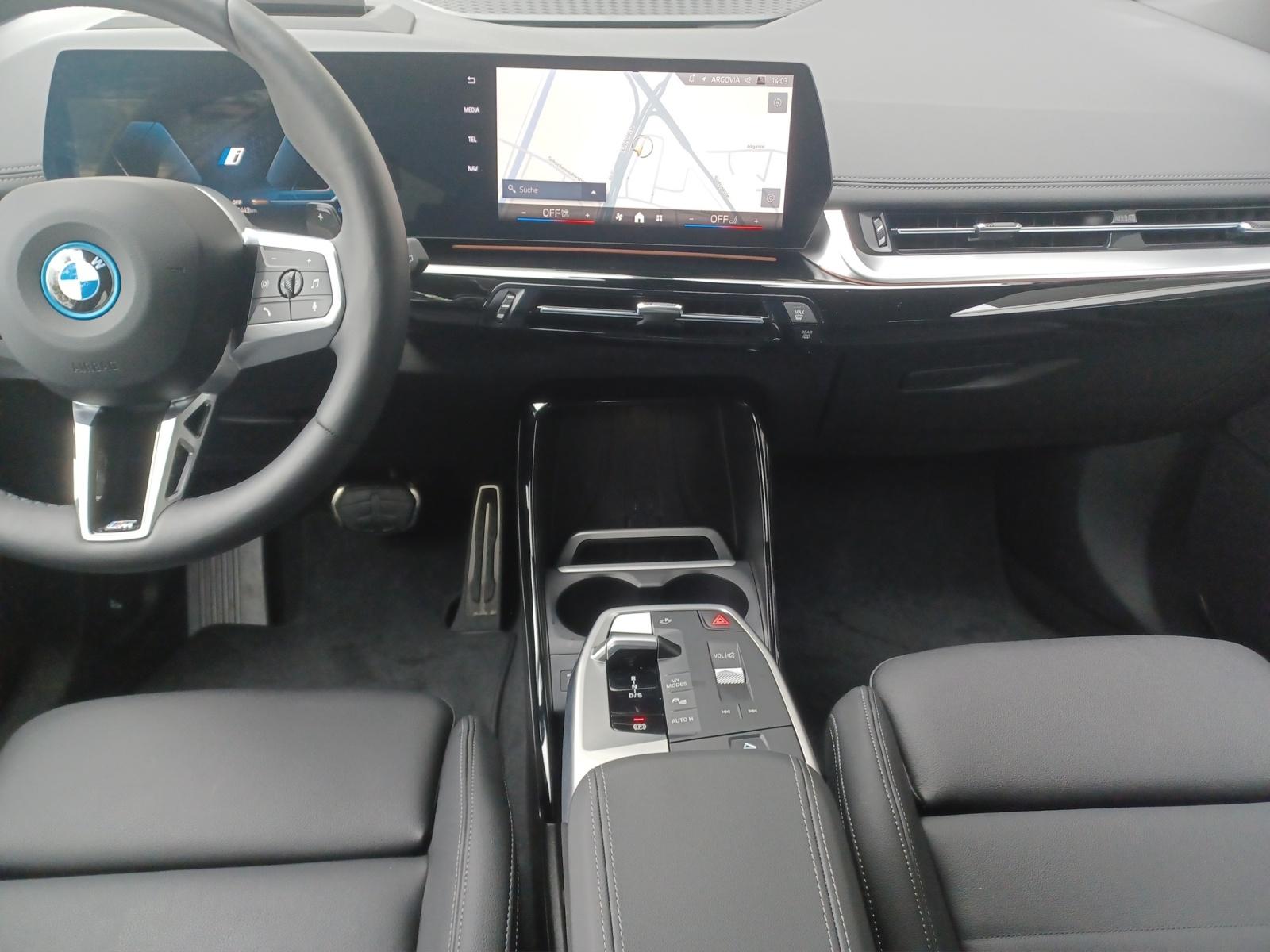 BMW 230e xDrive paddles Active Tourer-image-11