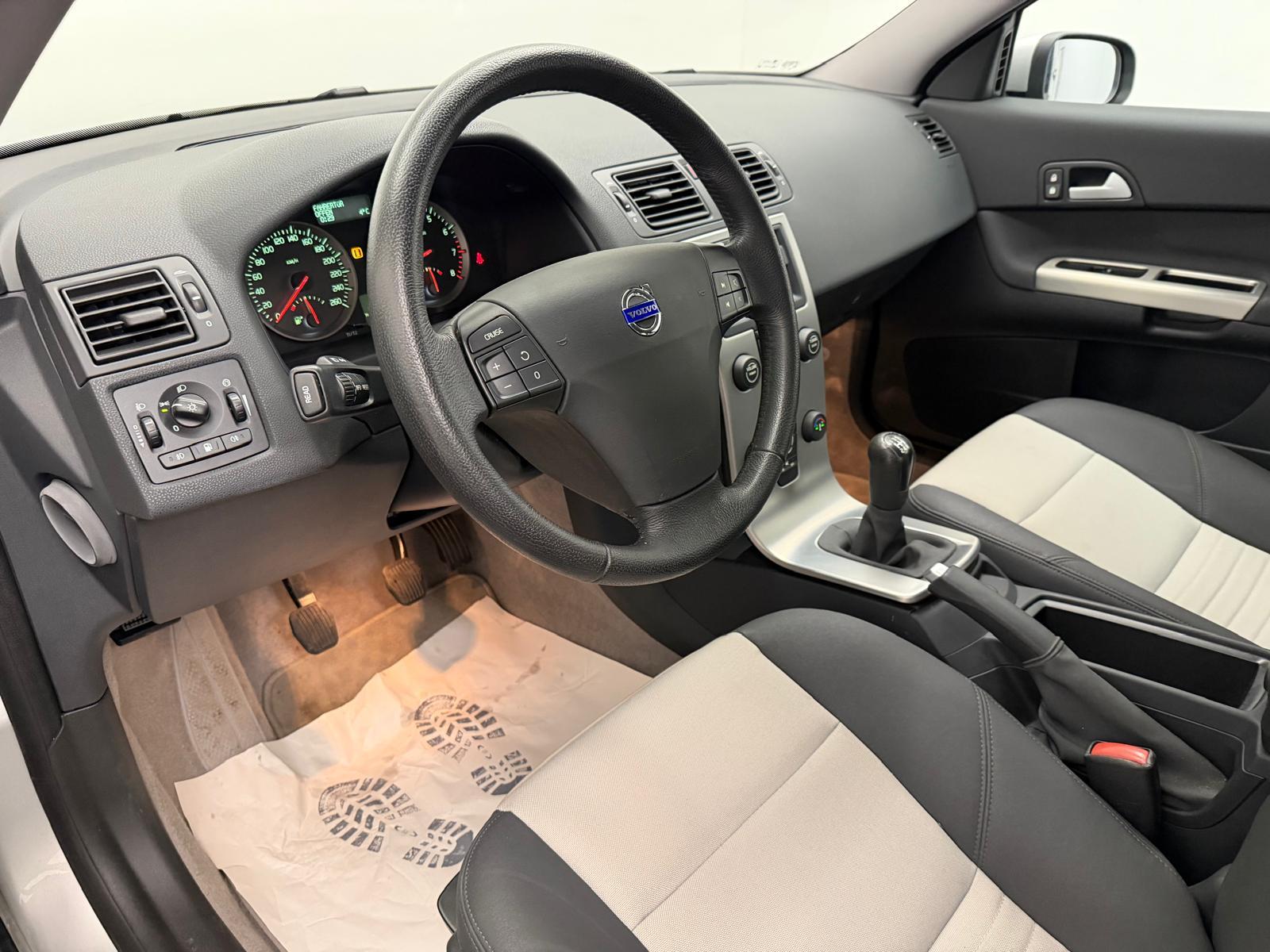 VOLVO C30 1.8 16V Momentum flexifuel-image-8