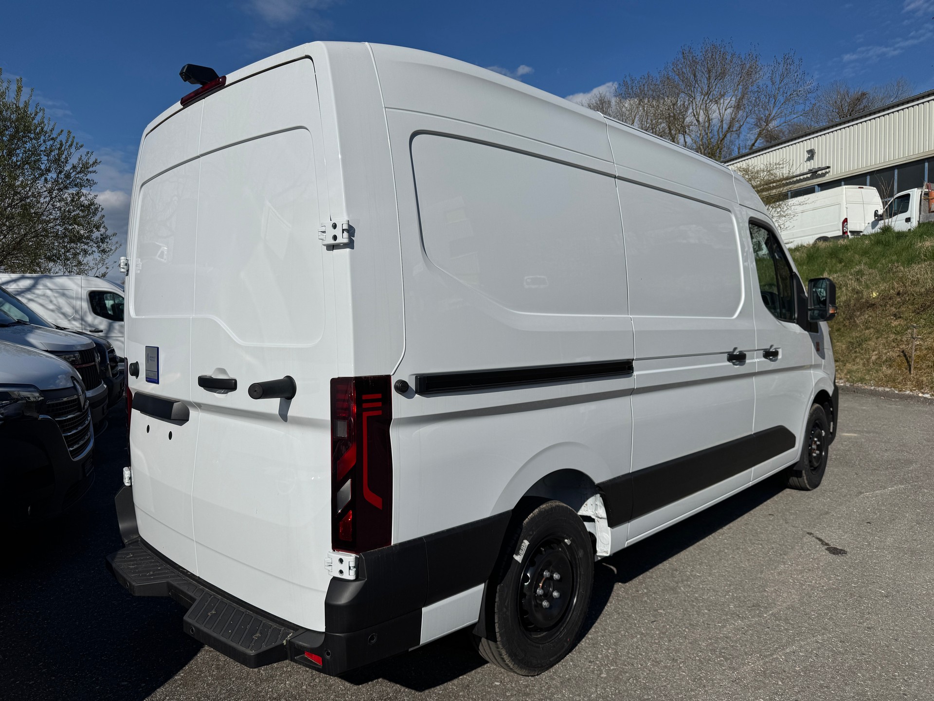 RENAULT Master E-Tech 35 EV 87kWh L2H2-image-5