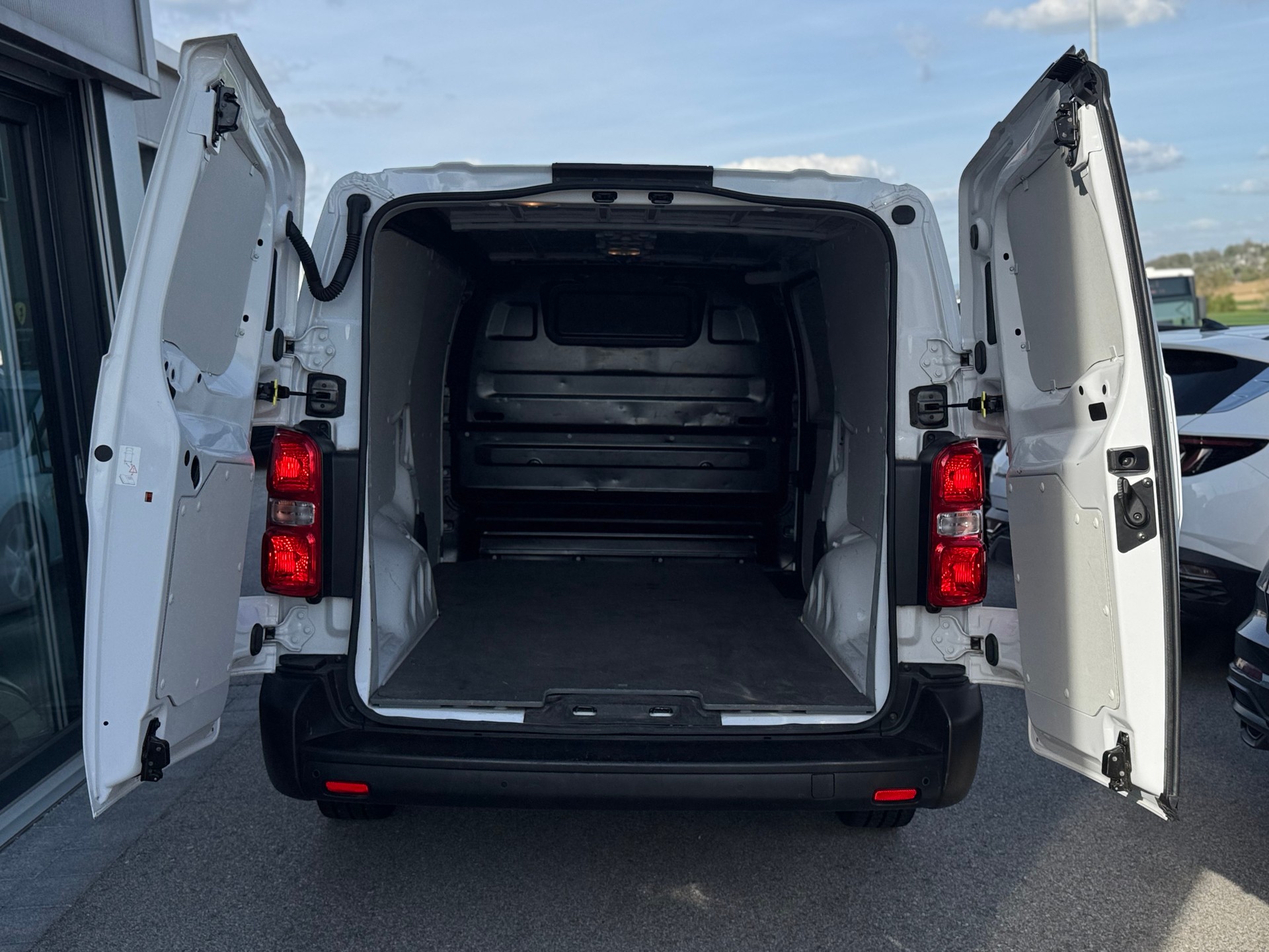 CITROEN Jumpy 2.0 BlueHDi 145 XL EAT8-image-6