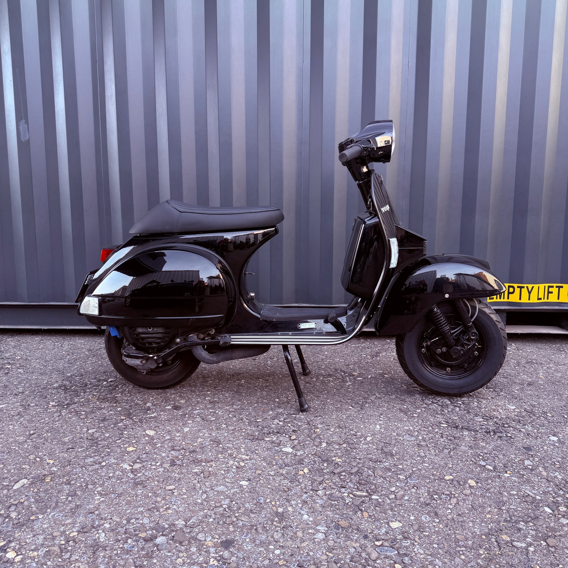PIAGGIO Vespa PX 200 E-showroom-element-1