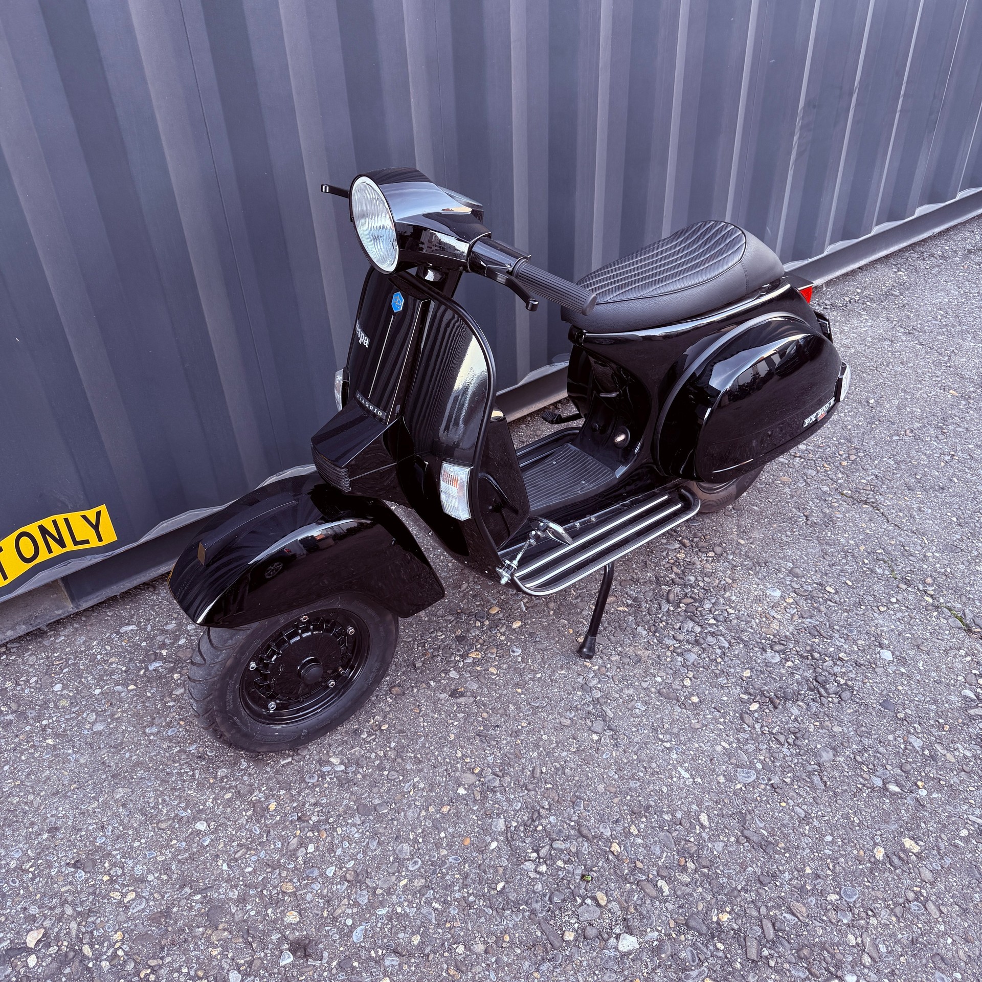PIAGGIO Vespa PX 200 E-showroom-element-2