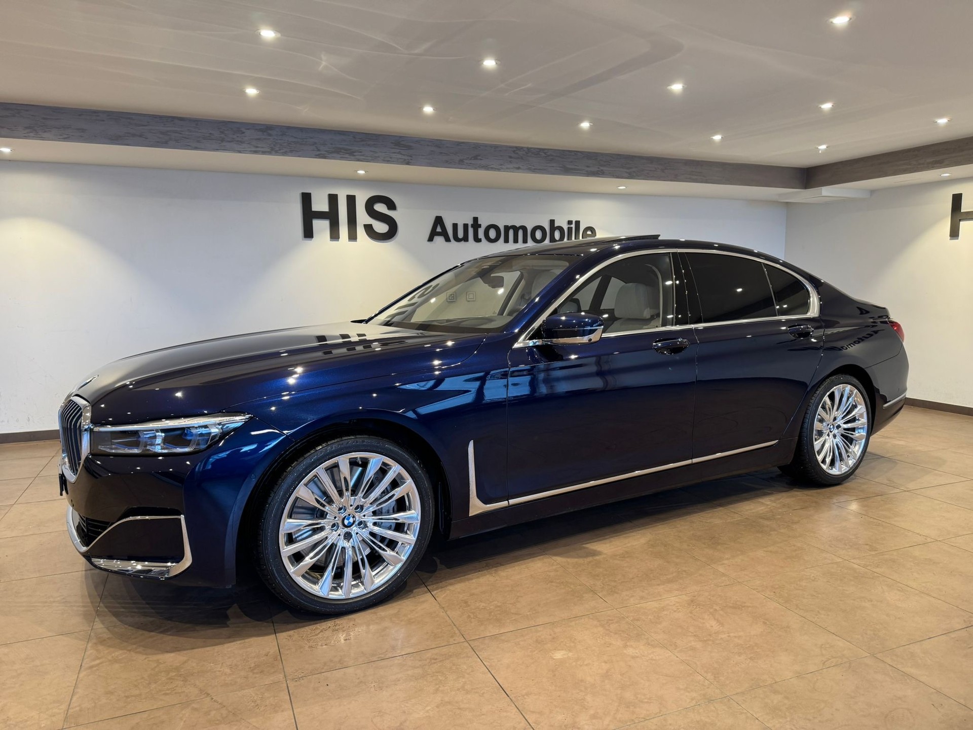 BMW 750Li xDrive-showroom-element-1