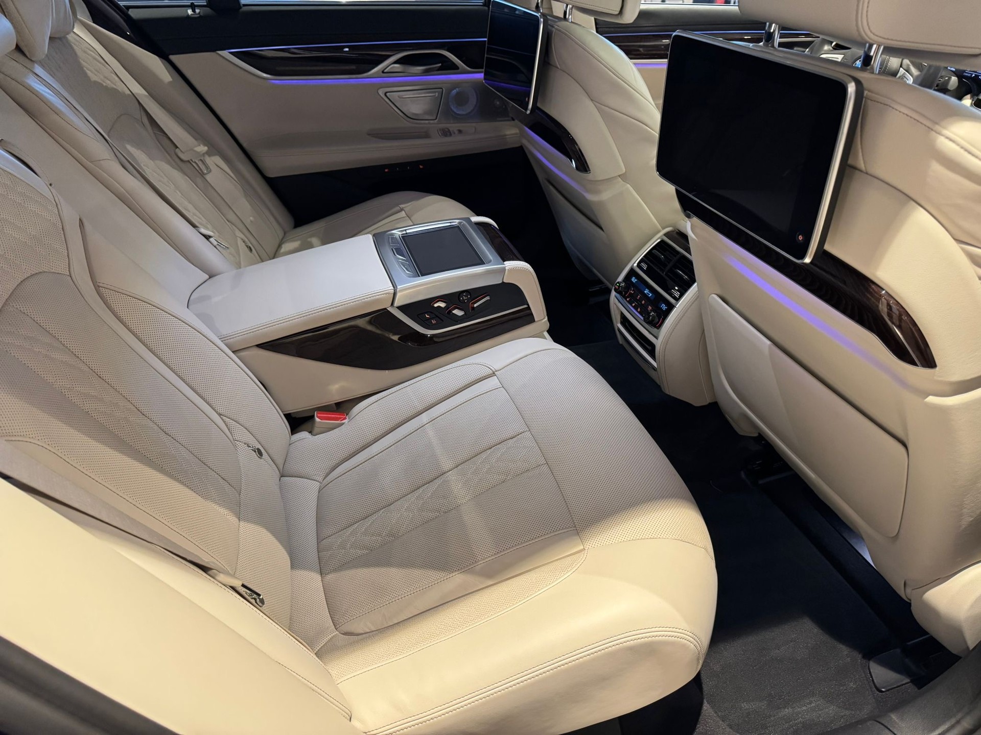BMW 750Li xDrive-image-14