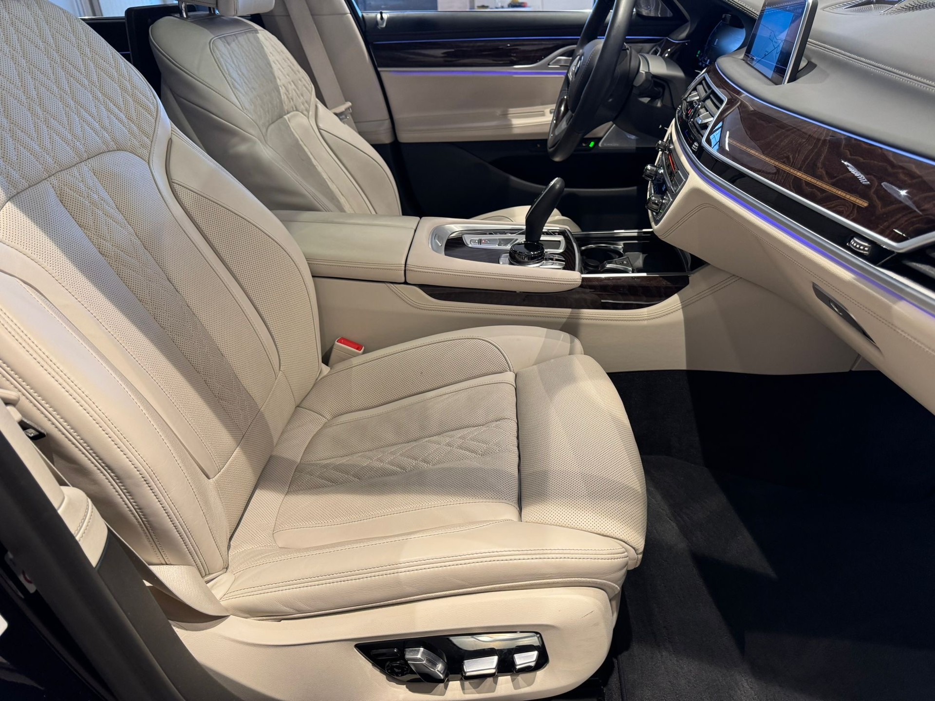 BMW 750Li xDrive-image-17