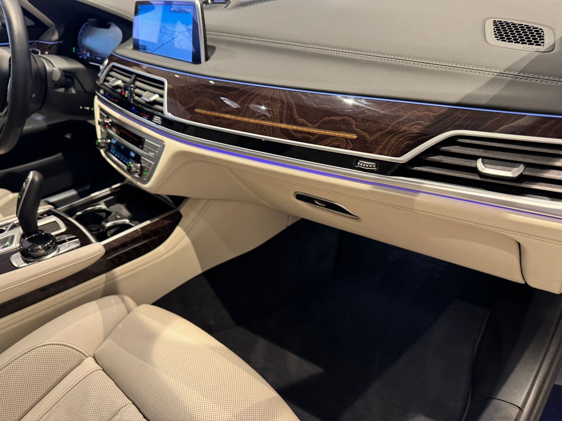 BMW 750Li xDrive-image-15
