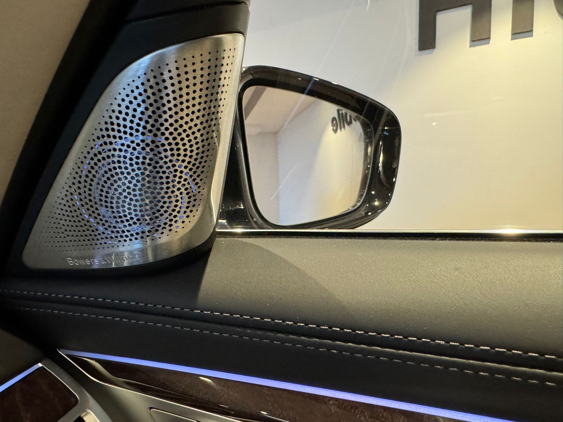 BMW 750Li xDrive-image-29