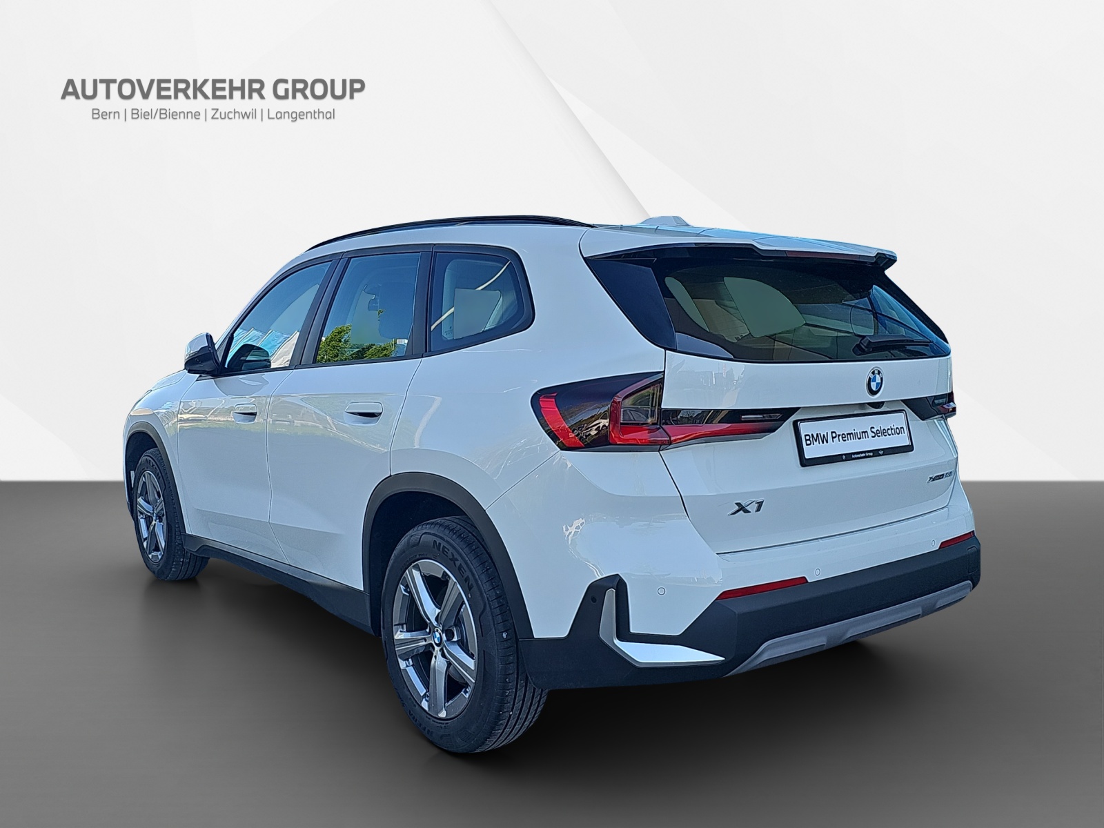 BMW X1 xDrive 23i 48V-showroom-element-3