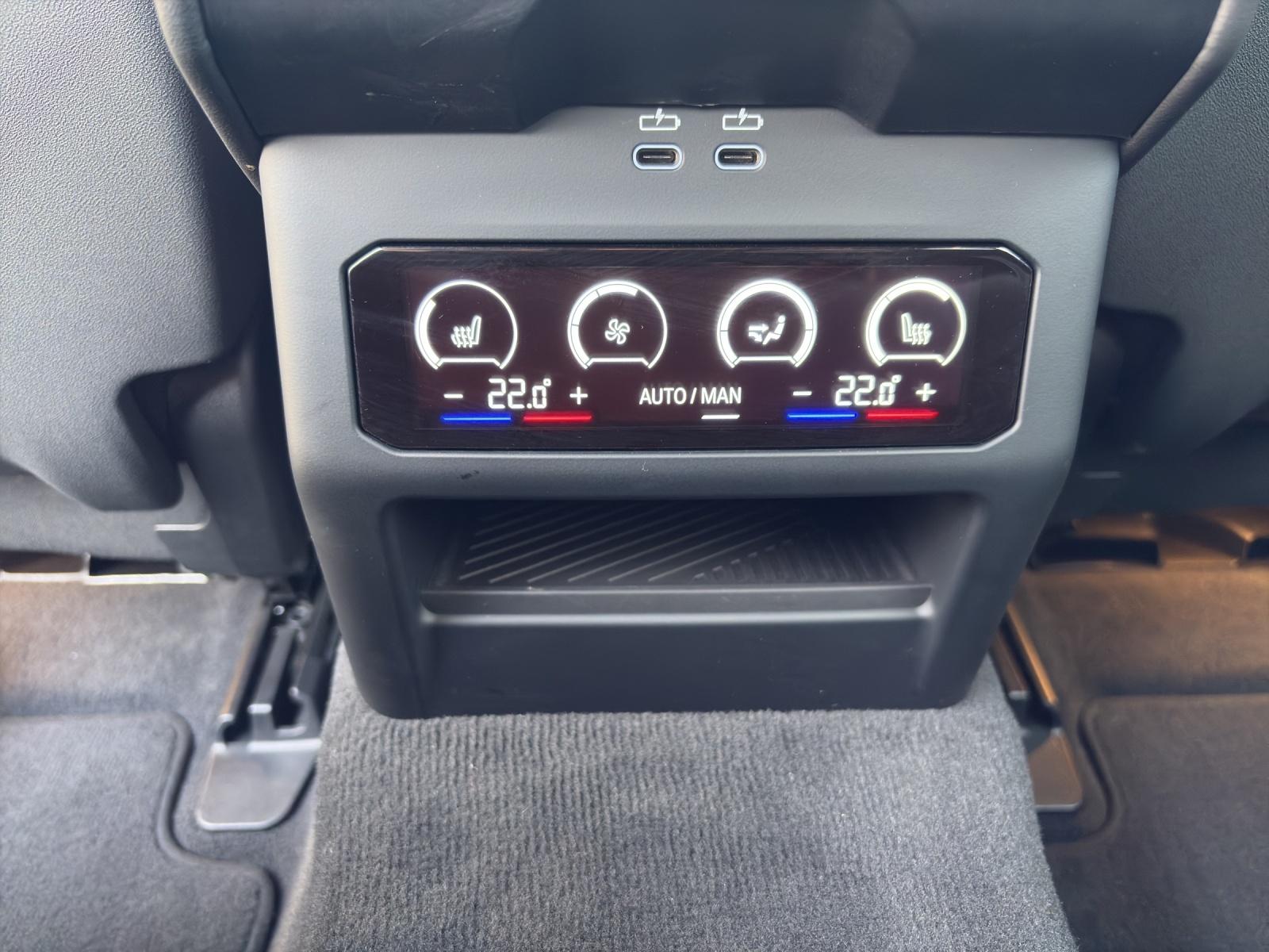 BMW 520d xDrive Touring-image-14