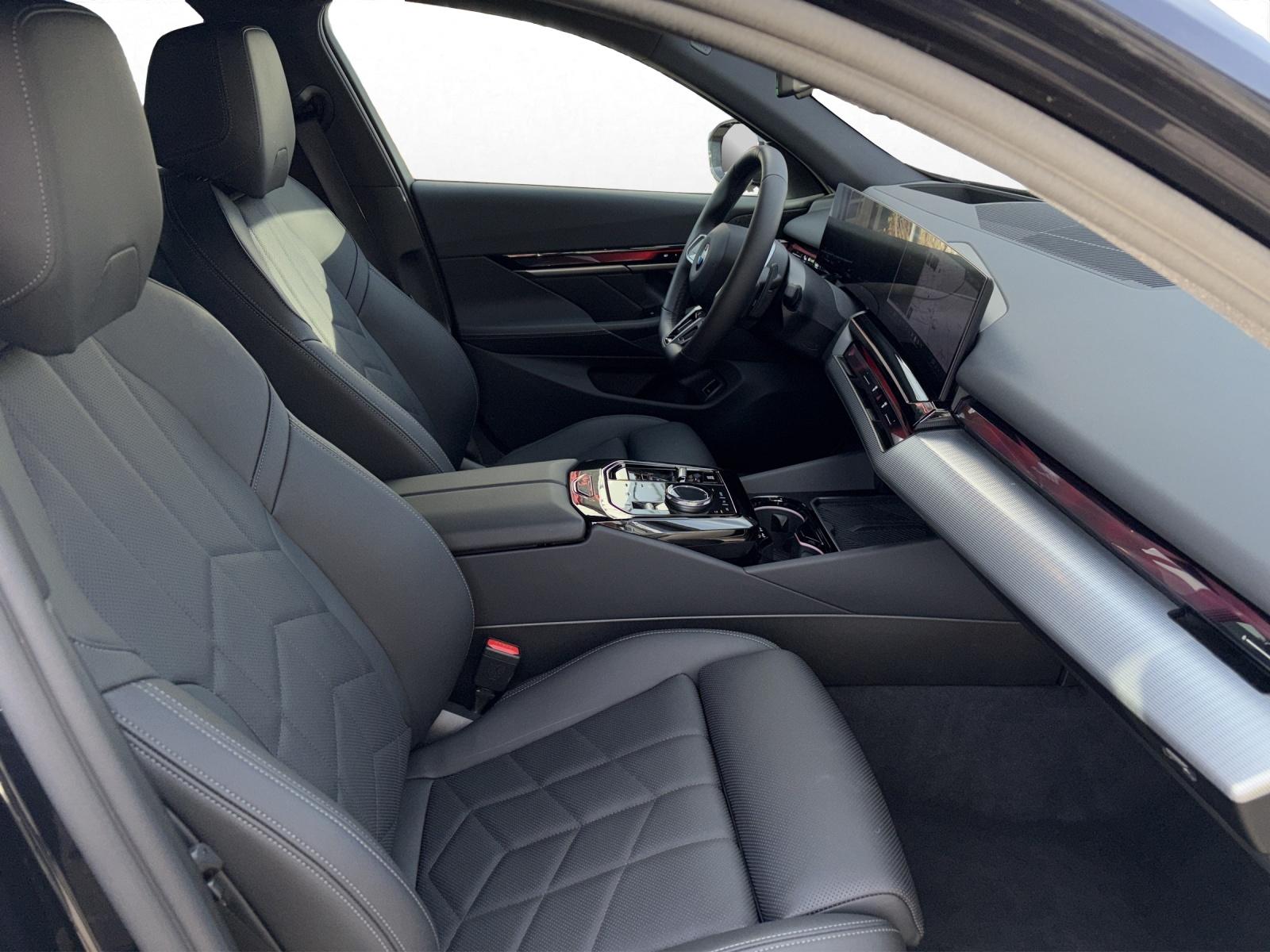 BMW 520d xDrive Touring-image-15