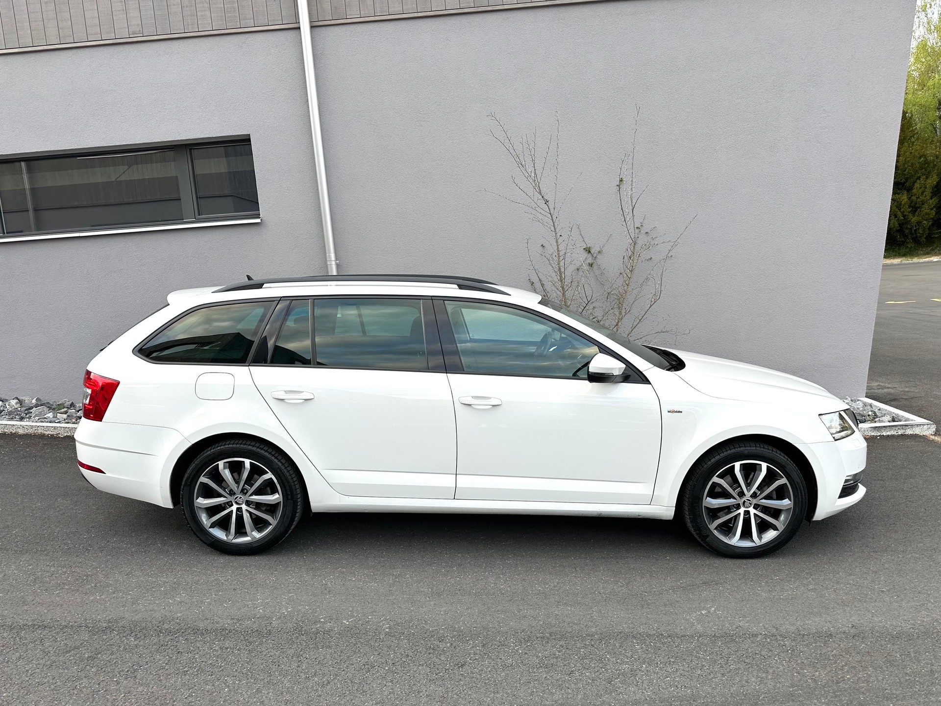 SKODA Octavia Combi 2.0 TSI Style 4x4 DSG-image-1