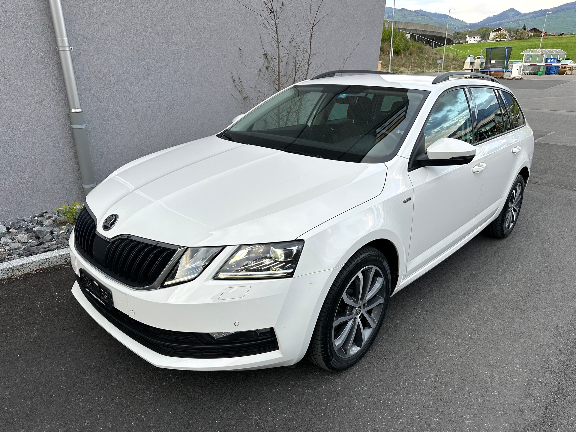 SKODA Octavia Combi 2.0 TSI Style 4x4 DSG-image-4