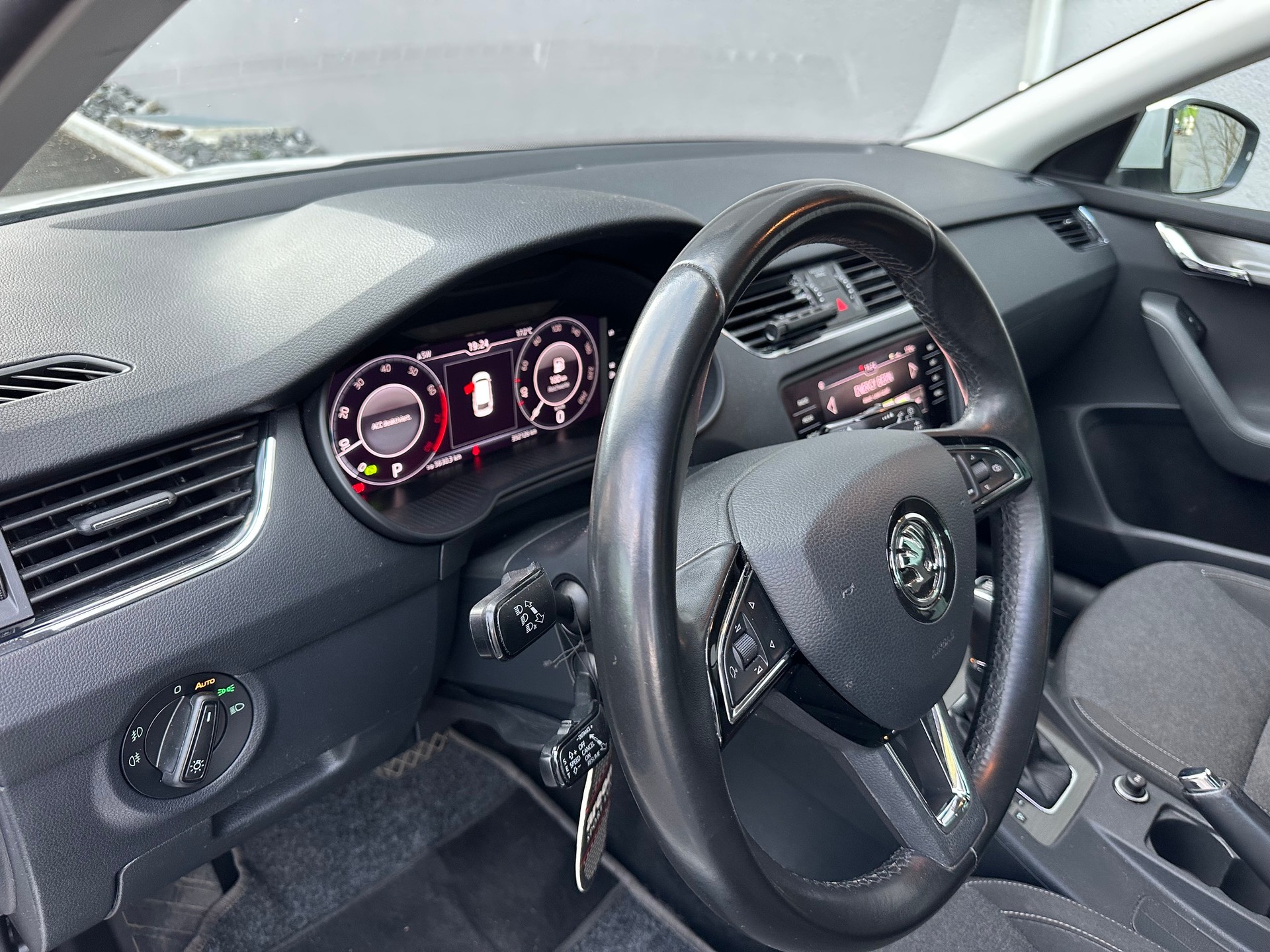 SKODA Octavia Combi 2.0 TSI Style 4x4 DSG-image-6
