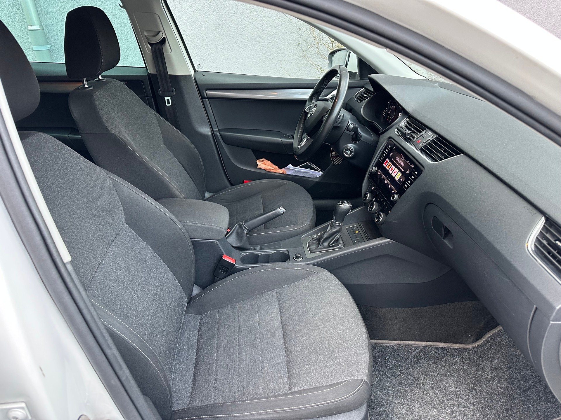 SKODA Octavia Combi 2.0 TSI Style 4x4 DSG-image-7