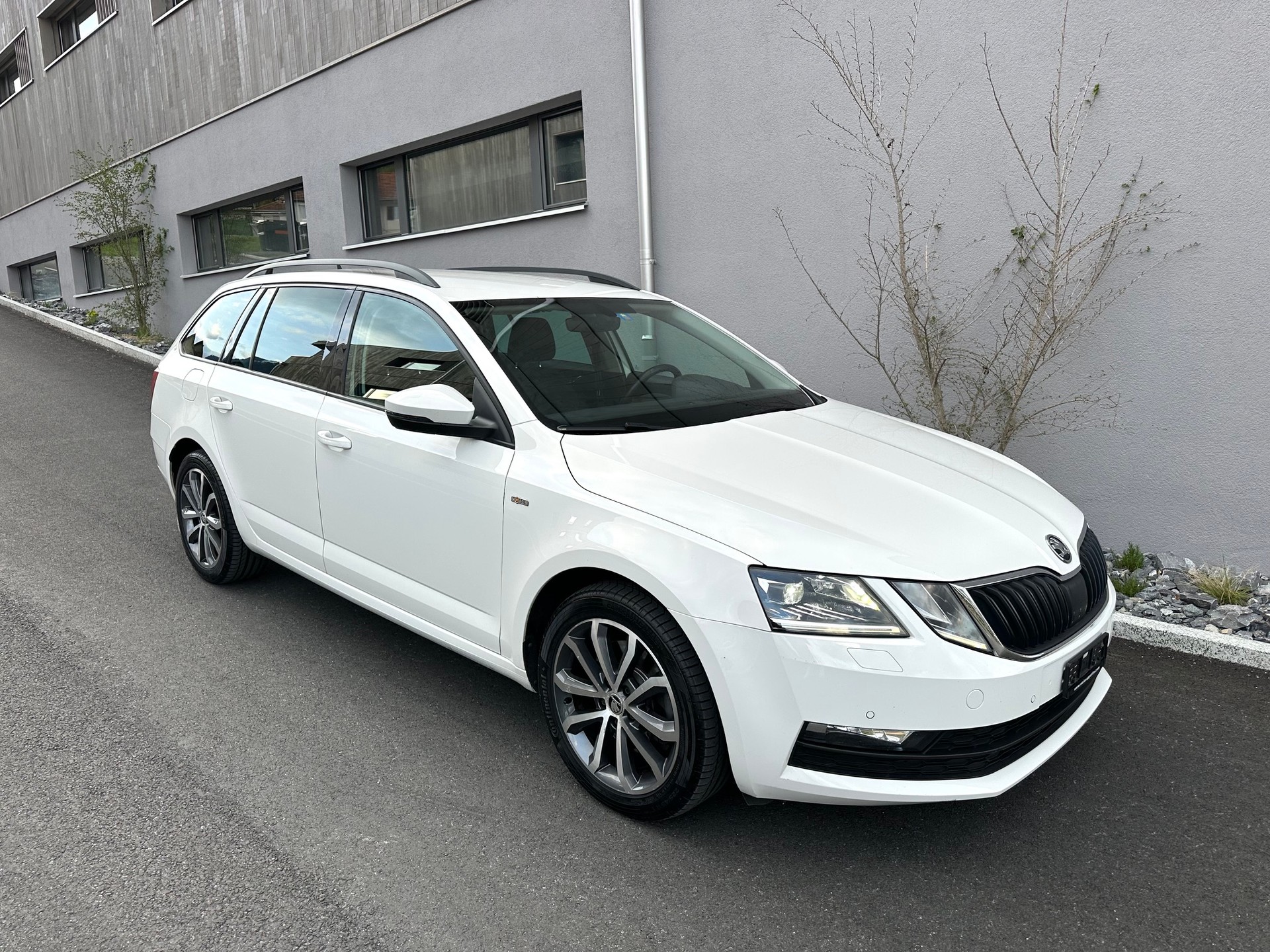 SKODA Octavia Combi 2.0 TSI Style 4x4 DSG-image-0