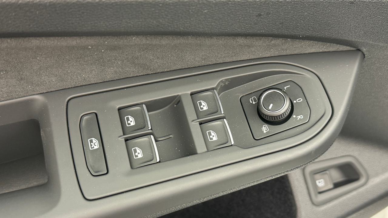VW Golf VIII 1.5 TSI PHEV Limited-image-8