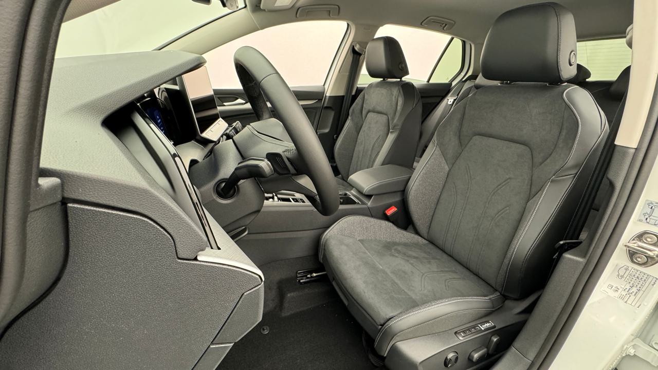 VW Golf VIII 1.5 TSI PHEV Limited-image-4