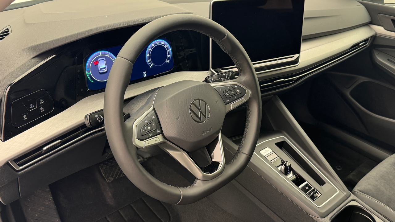 VW Golf VIII 1.5 TSI PHEV Limited-image-6