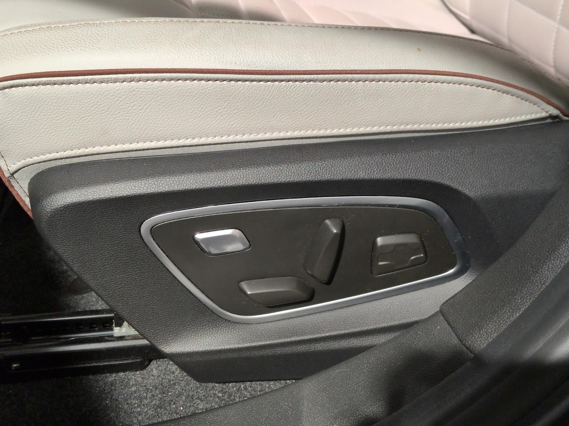 RENAULT Mégane E-TECH EV60 Iconic-image-19