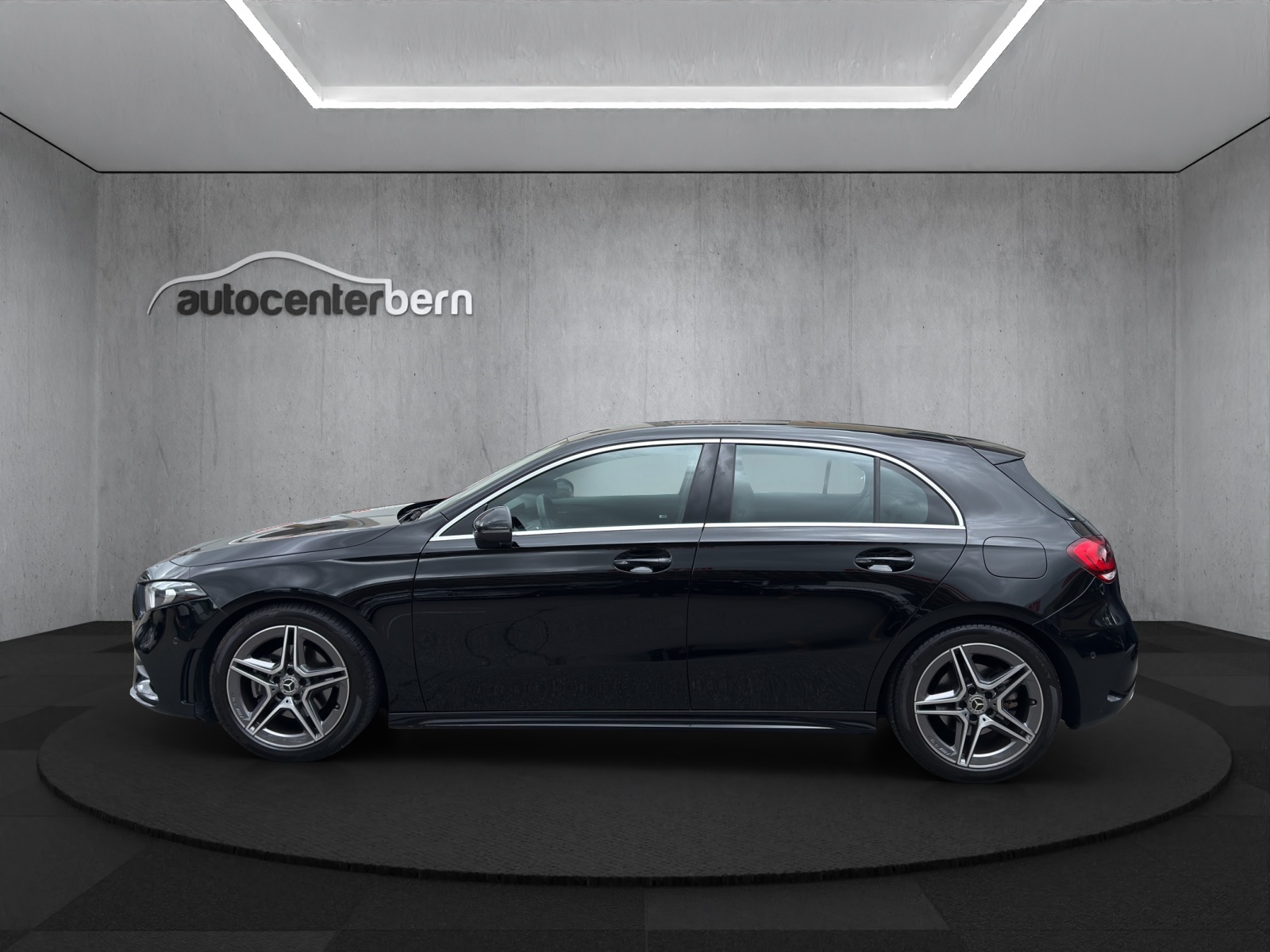 MERCEDES-BENZ A 200 AMG Line 7G-DCT-image-3