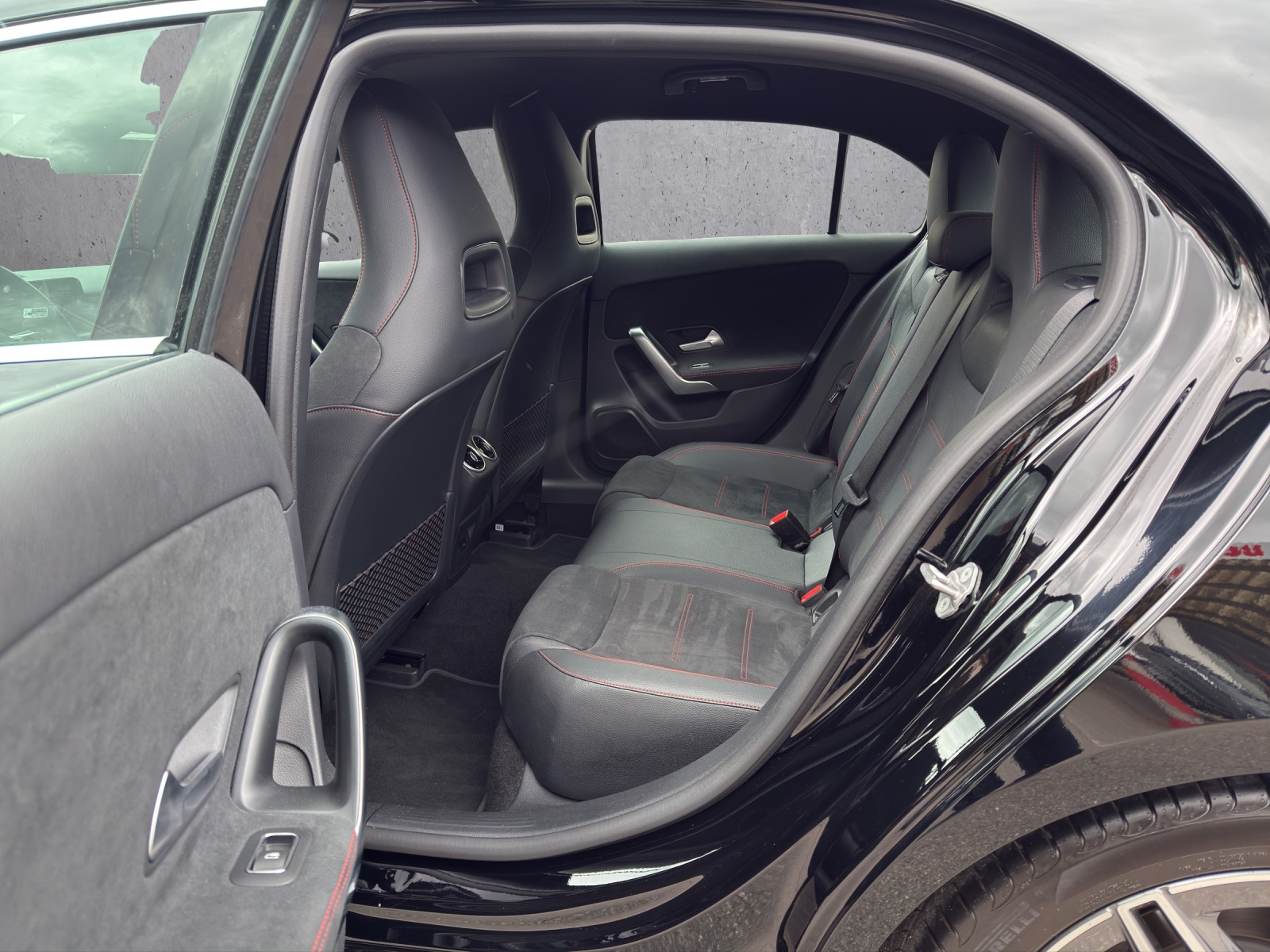 MERCEDES-BENZ A 200 AMG Line 7G-DCT-image-15