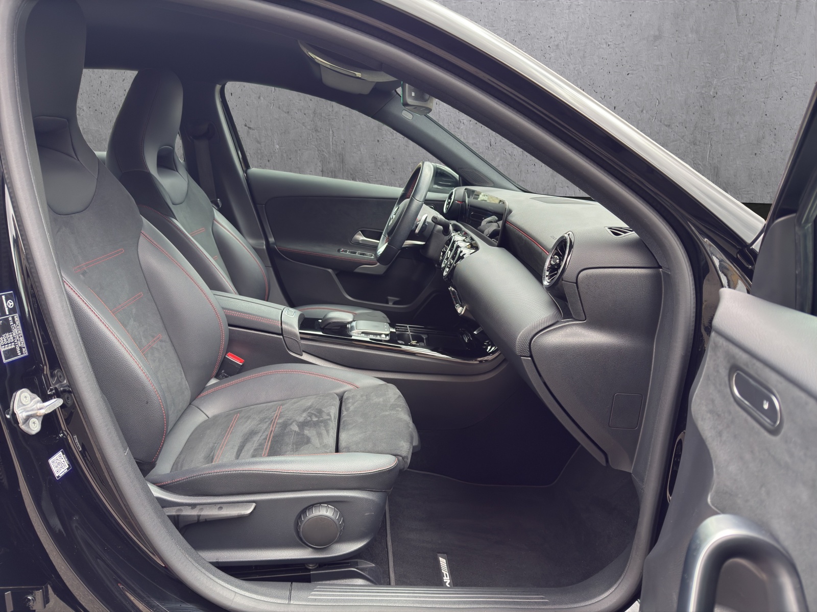 MERCEDES-BENZ A 200 AMG Line 7G-DCT-image-13