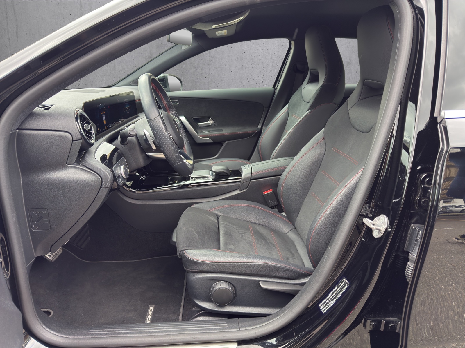 MERCEDES-BENZ A 200 AMG Line 7G-DCT-image-12
