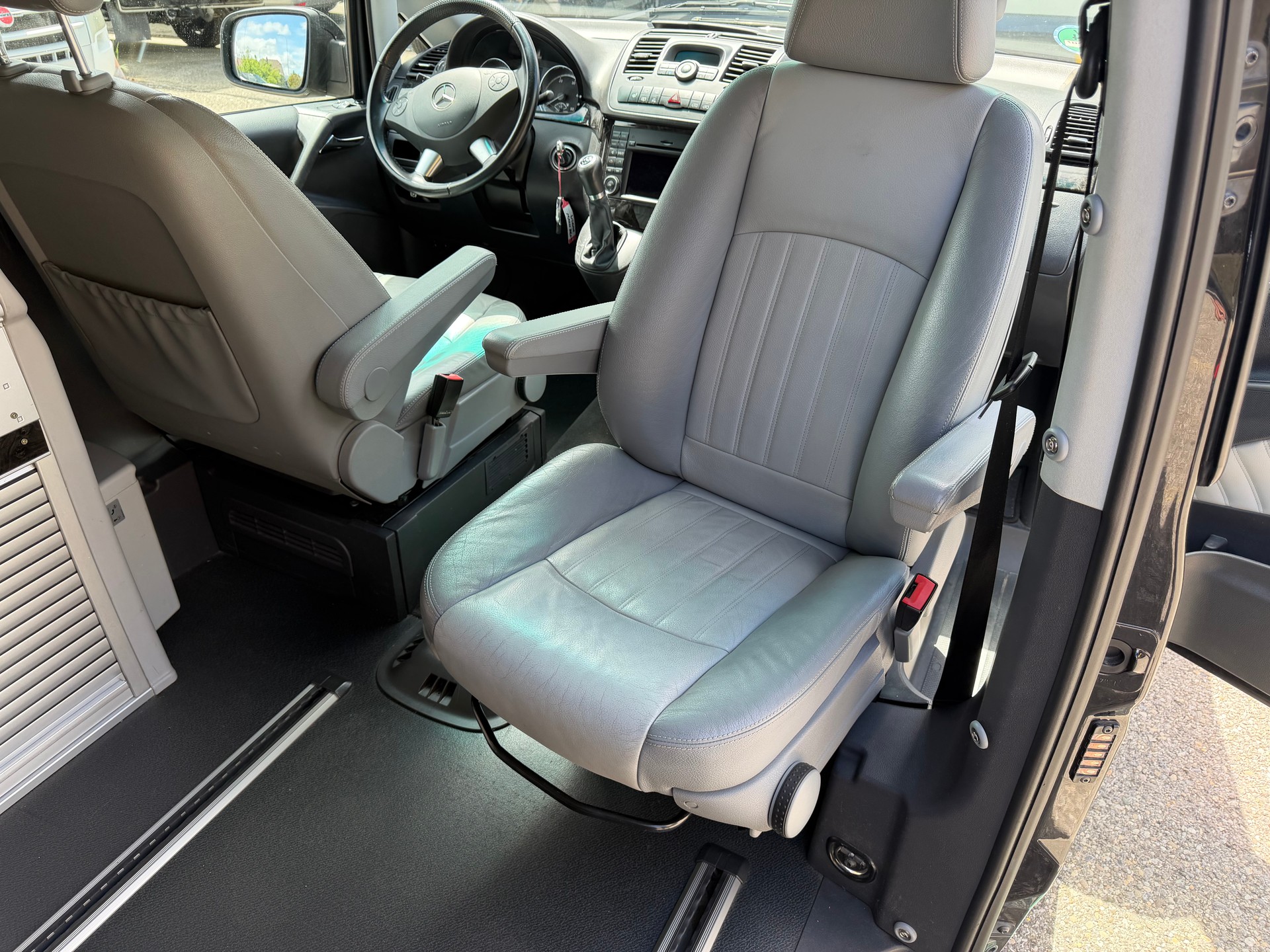 MERCEDES-BENZ Viano 2.2 CDI Blue Efficiency Marco Polo A-image-18