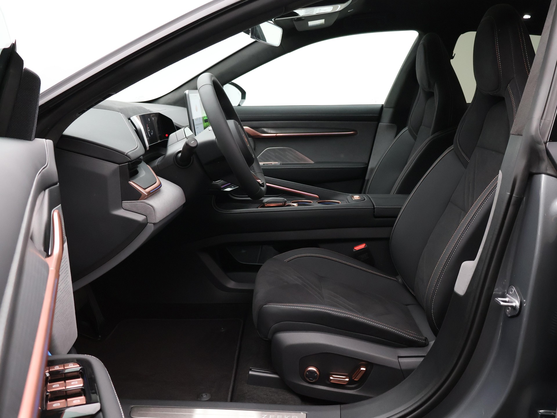 ZEEKR 001 Performance AWD ab 1.29% Leasing-showroom-element-3