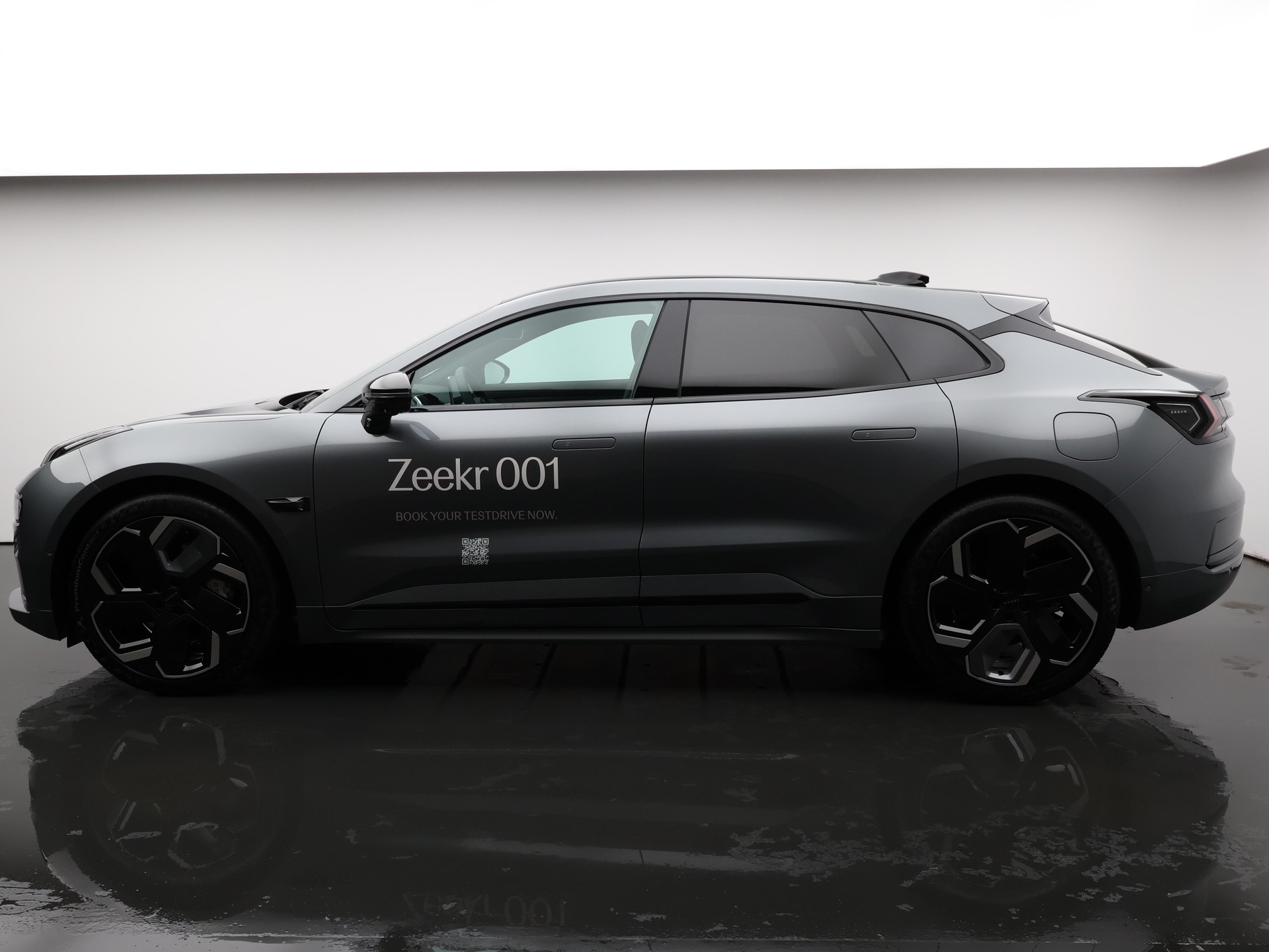 ZEEKR 001 Performance AWD ab 1.29% Leasing-showroom-element-1