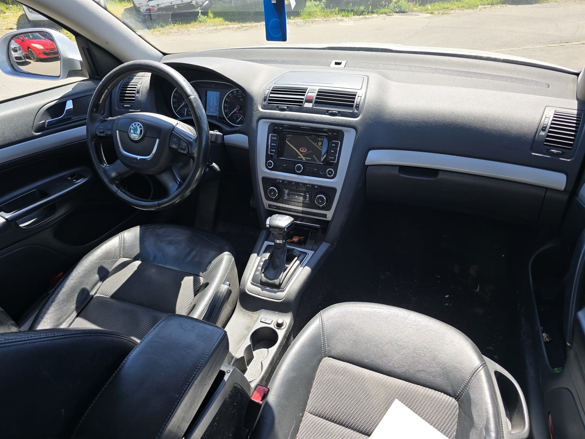 SKODA Octavia Combi 2.0 TDI Family DSG-image-11