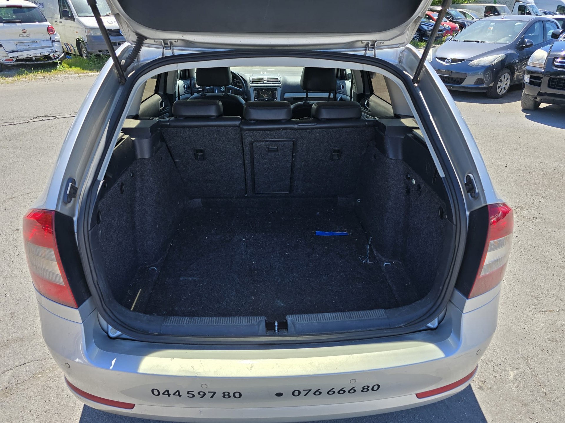 SKODA Octavia Combi 2.0 TDI Family DSG-image-14