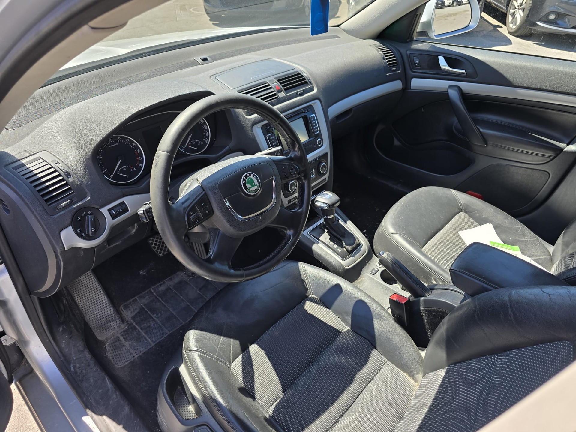 SKODA Octavia Combi 2.0 TDI Family DSG-image-8